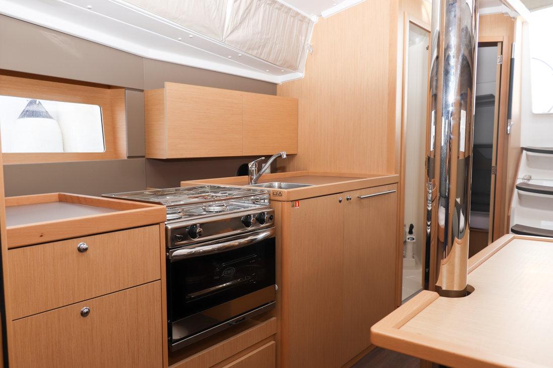 Oceanis 38.1, picture 11