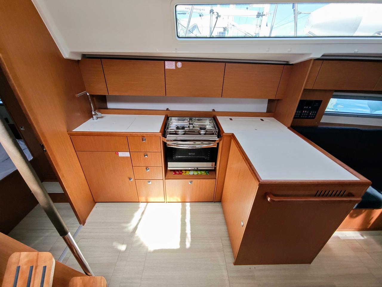 Bavaria C42, picture 14