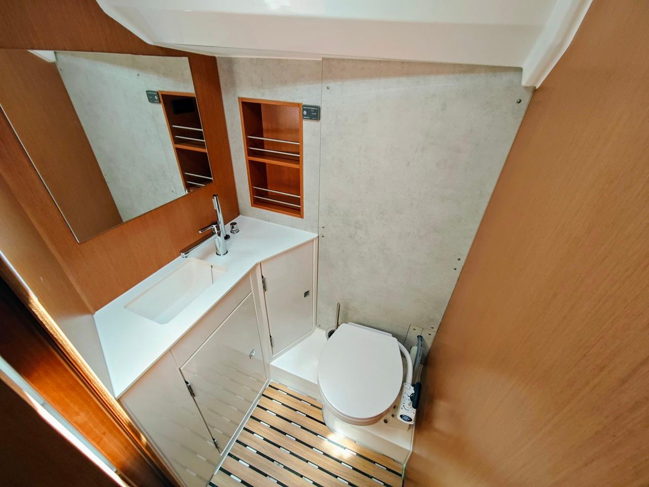 Bavaria C42, picture 19