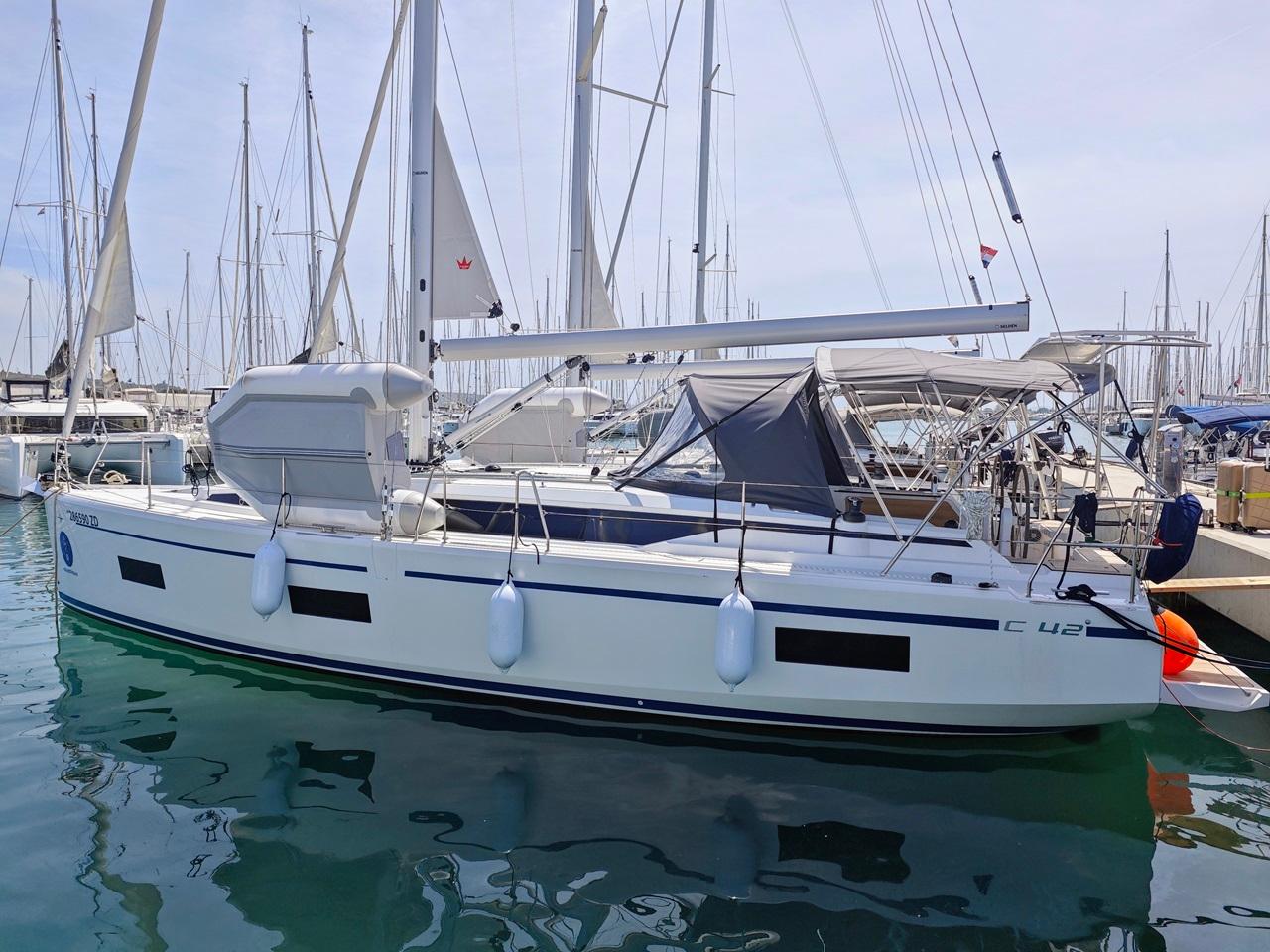 Bavaria C42, picture 5