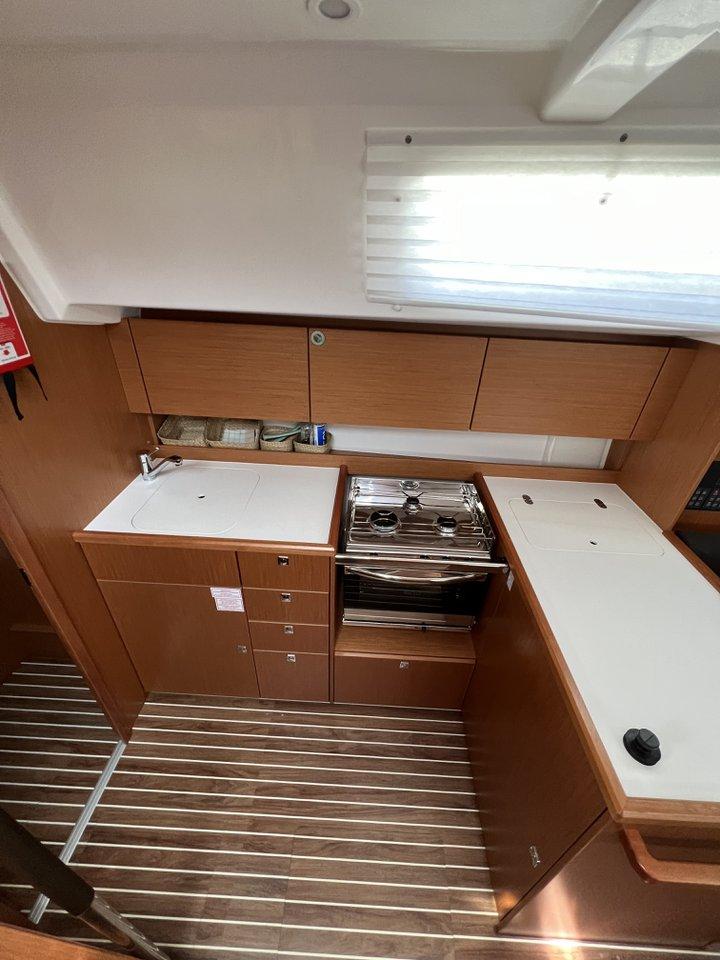 Bavaria C38, picture 13