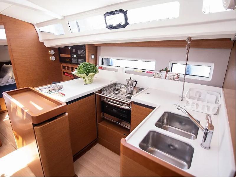 Sun Odyssey 440 - 4 cab., picture 9