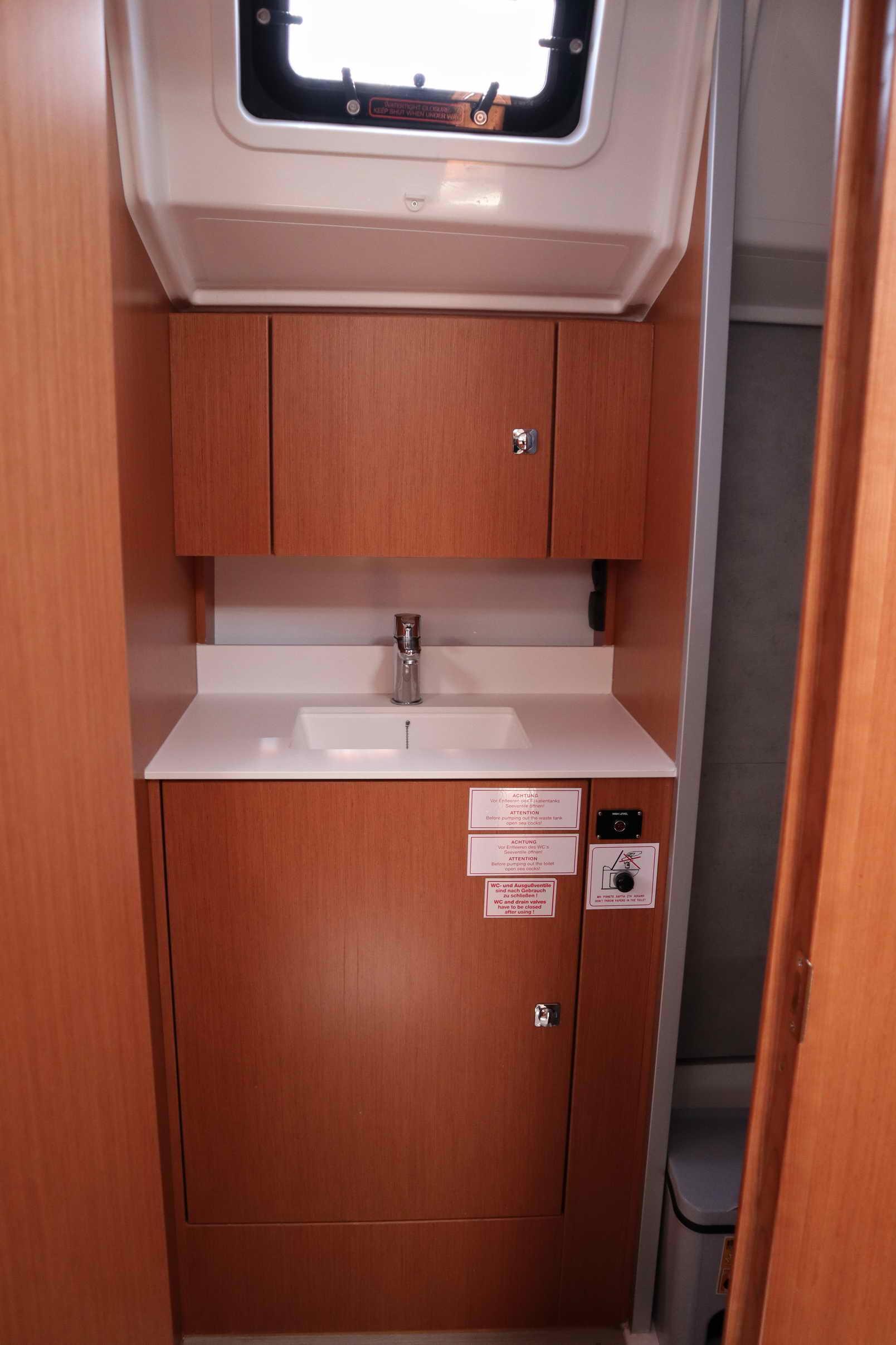 Bavaria C42, picture 31