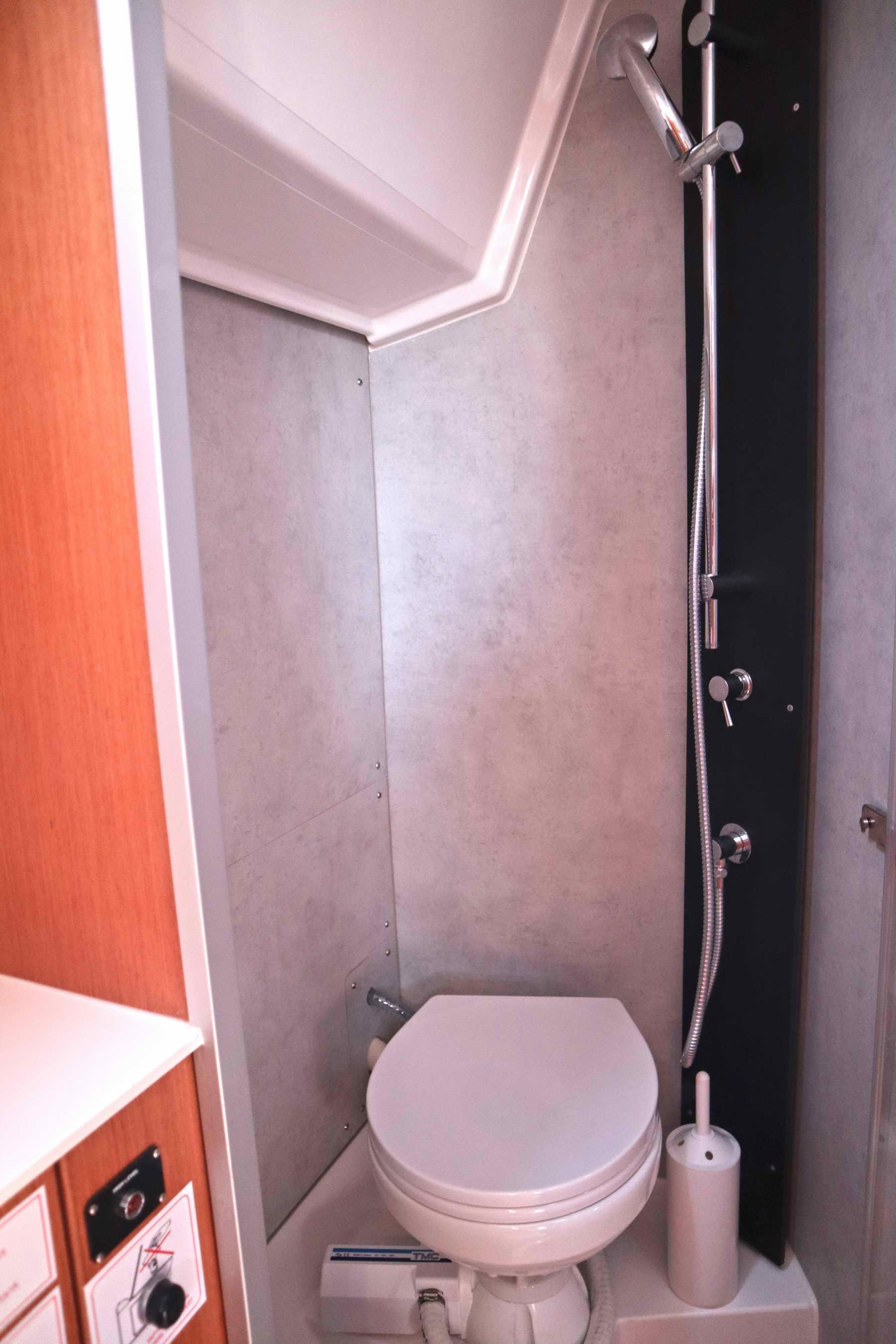 Bavaria C42, picture 32