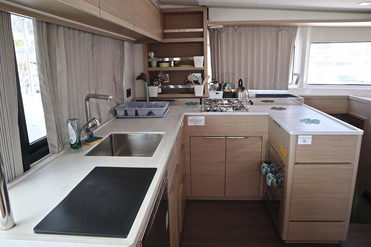 Lagoon 46 Fly, picture 16