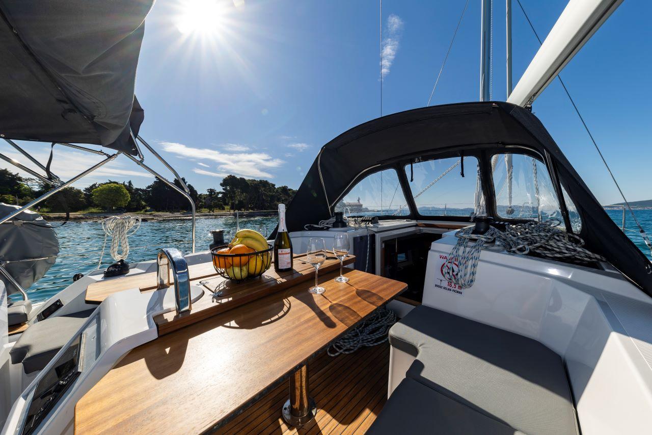 Bavaria C38, picture 10