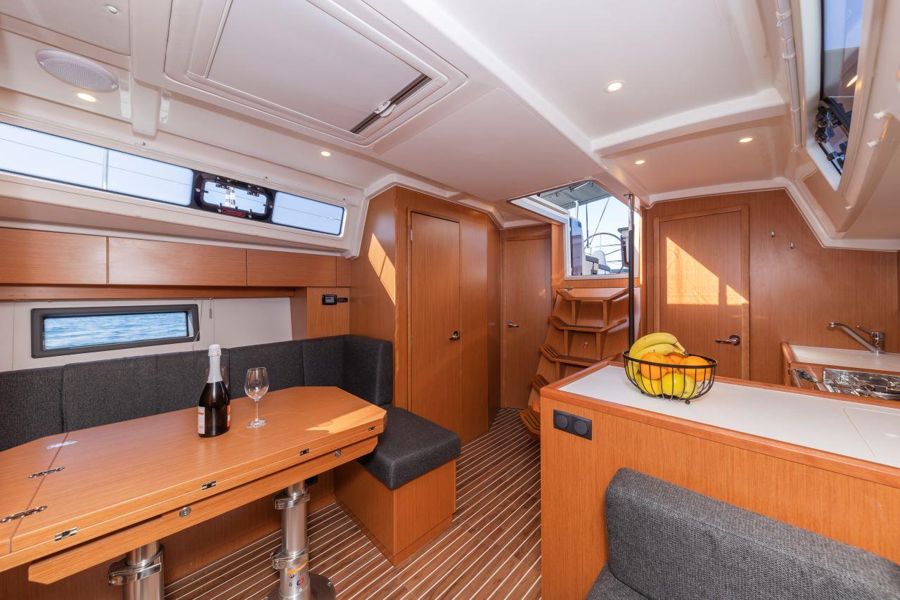 Bavaria C38, picture 15