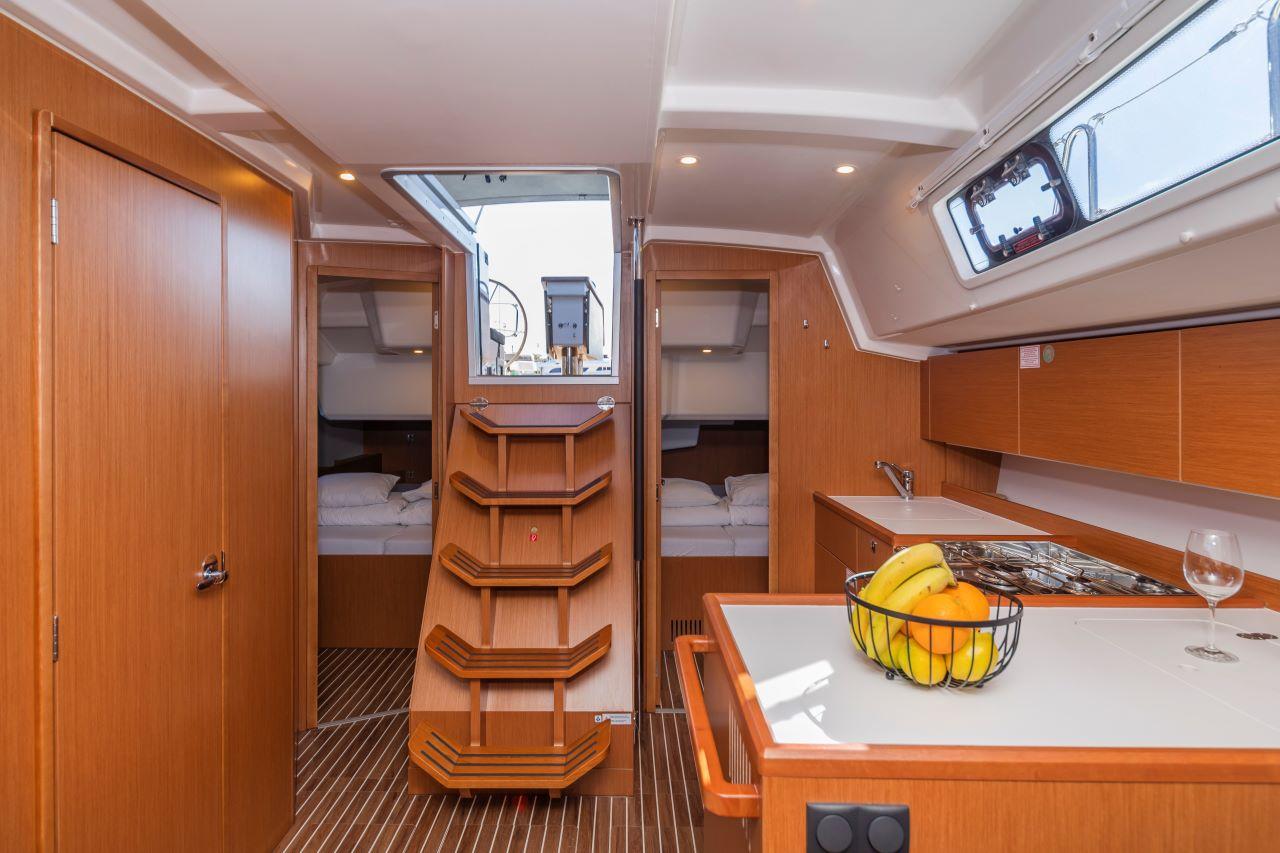 Bavaria C38, picture 19