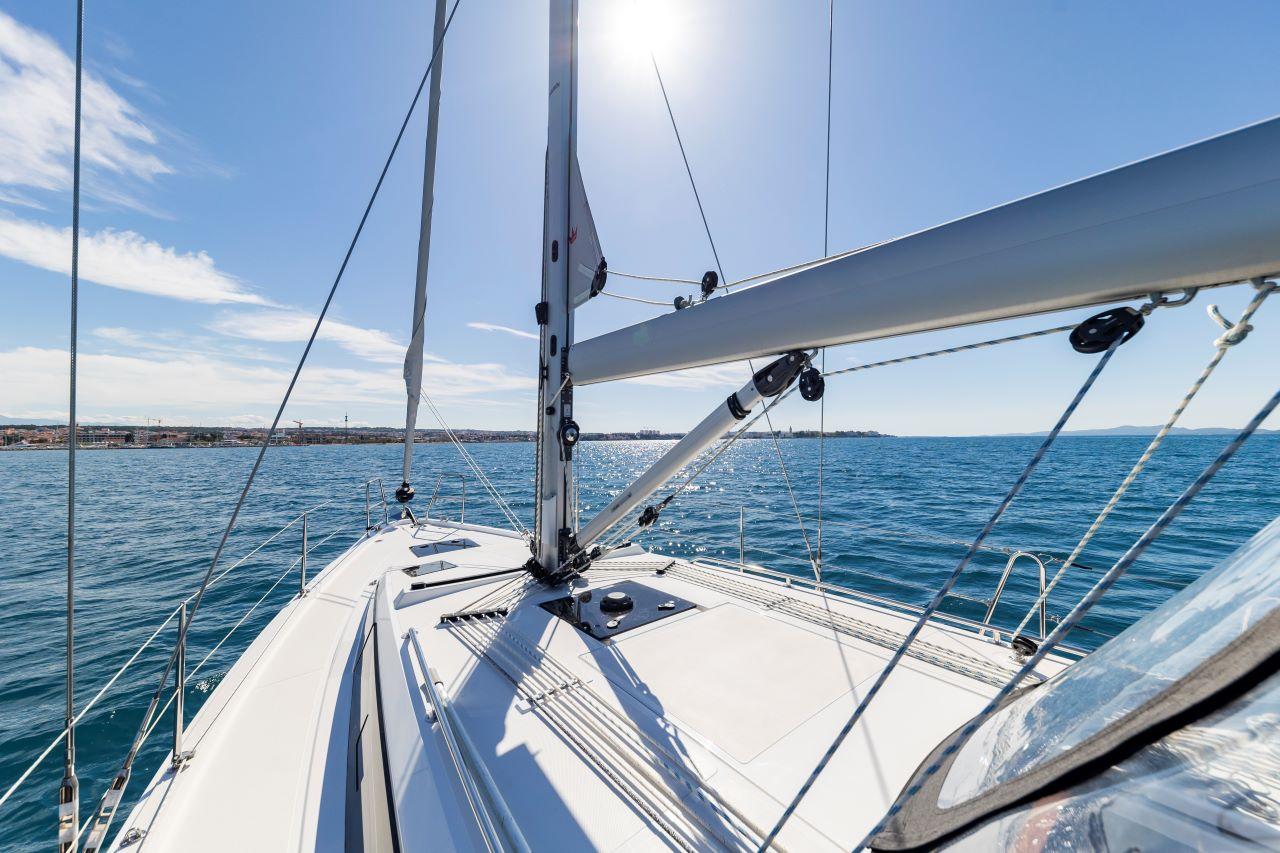 Bavaria C38, picture 11