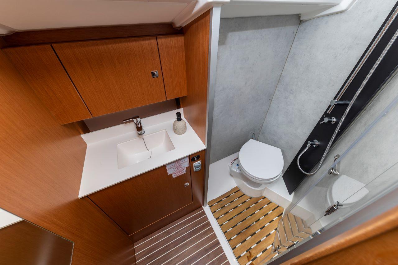 Bavaria C38, picture 27