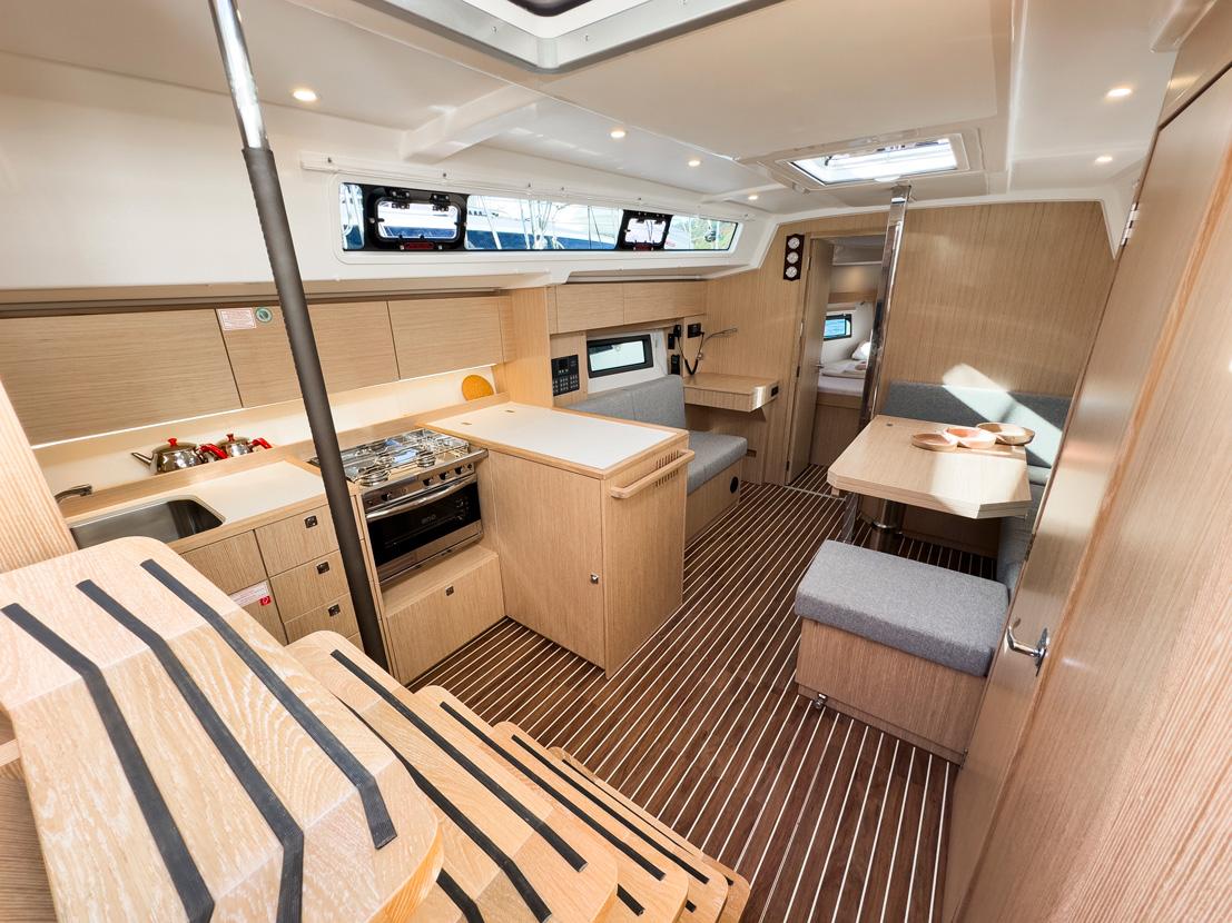 Bavaria C38, picture 14