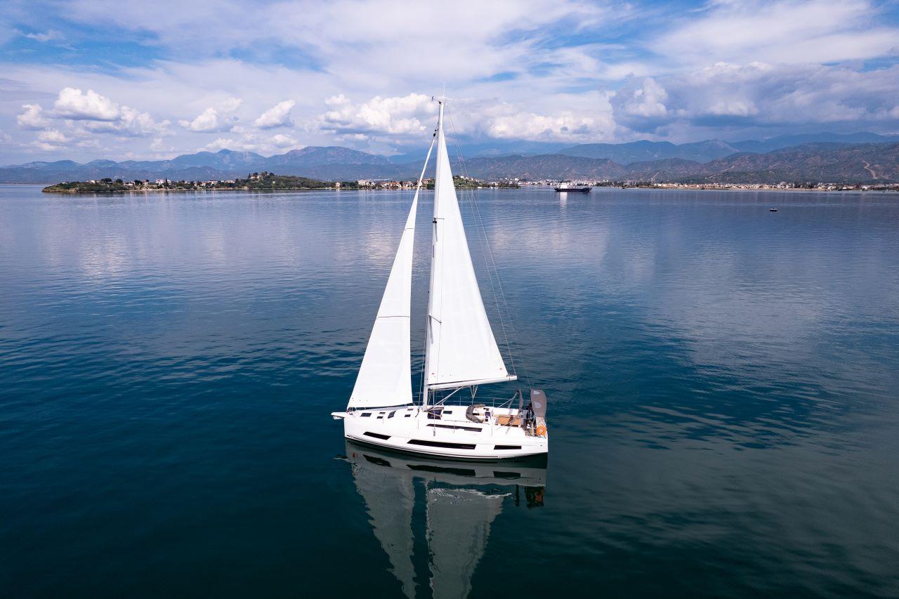 Dufour 41 - 3 cab., picture 1