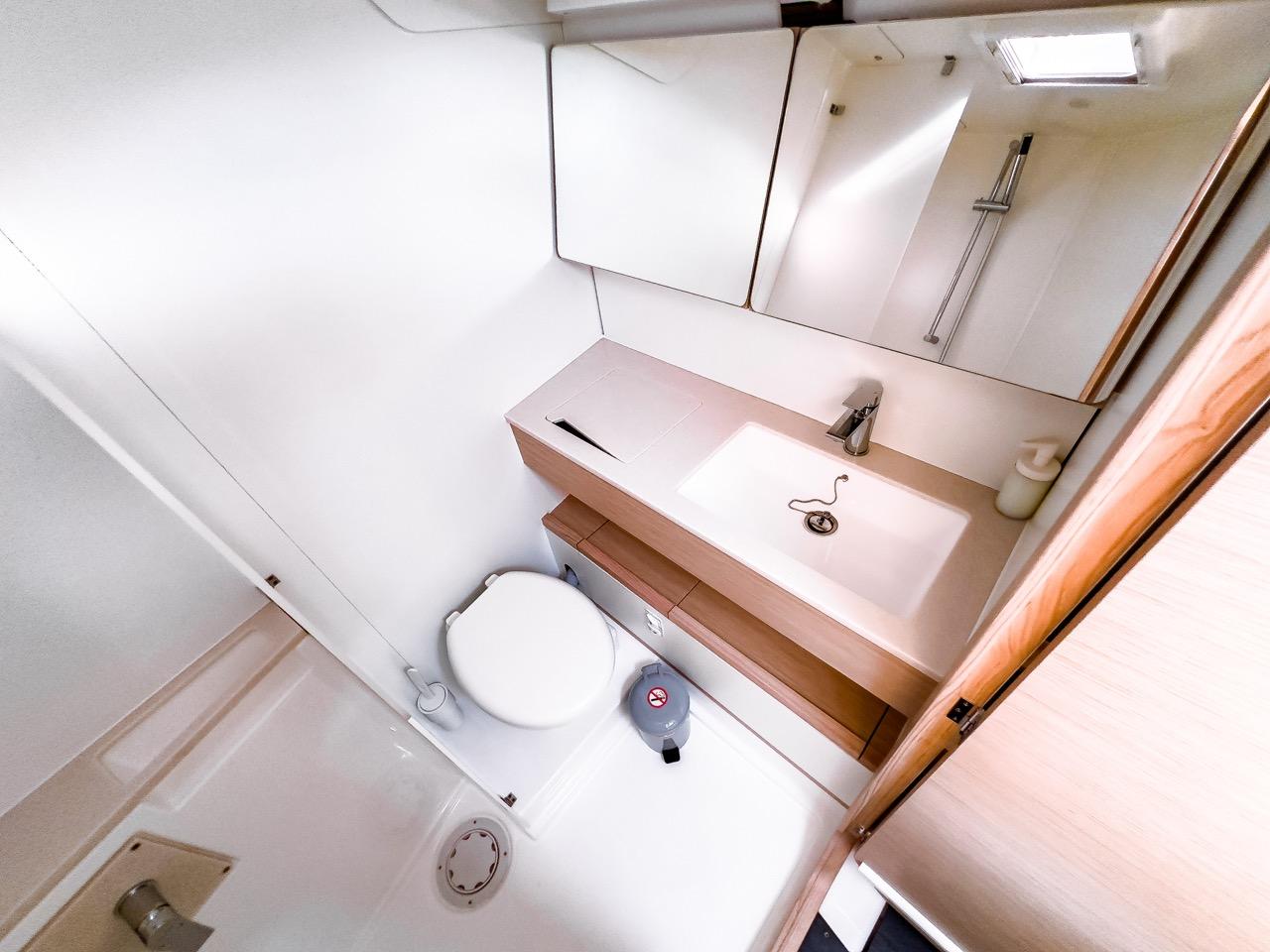 Dufour 41 - 3 cab., picture 23