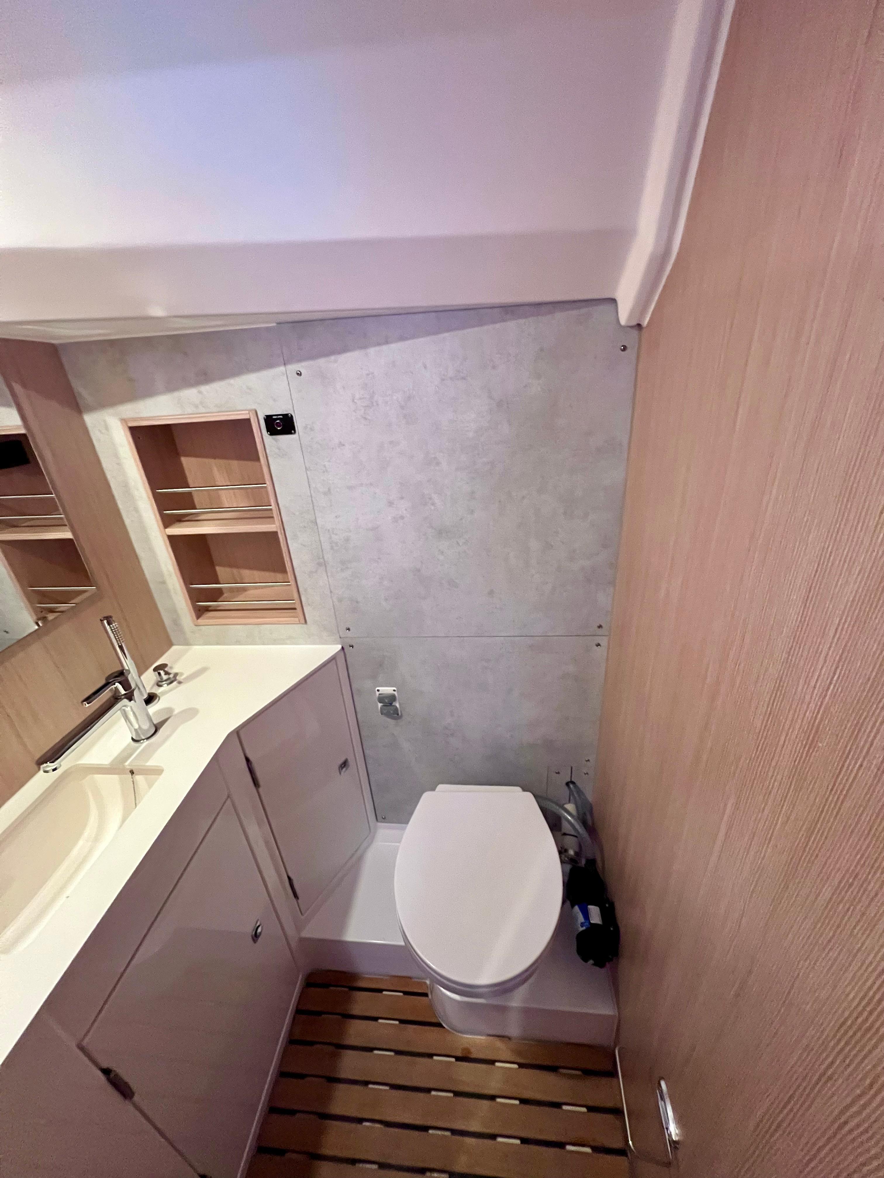 Bavaria C42, picture 8