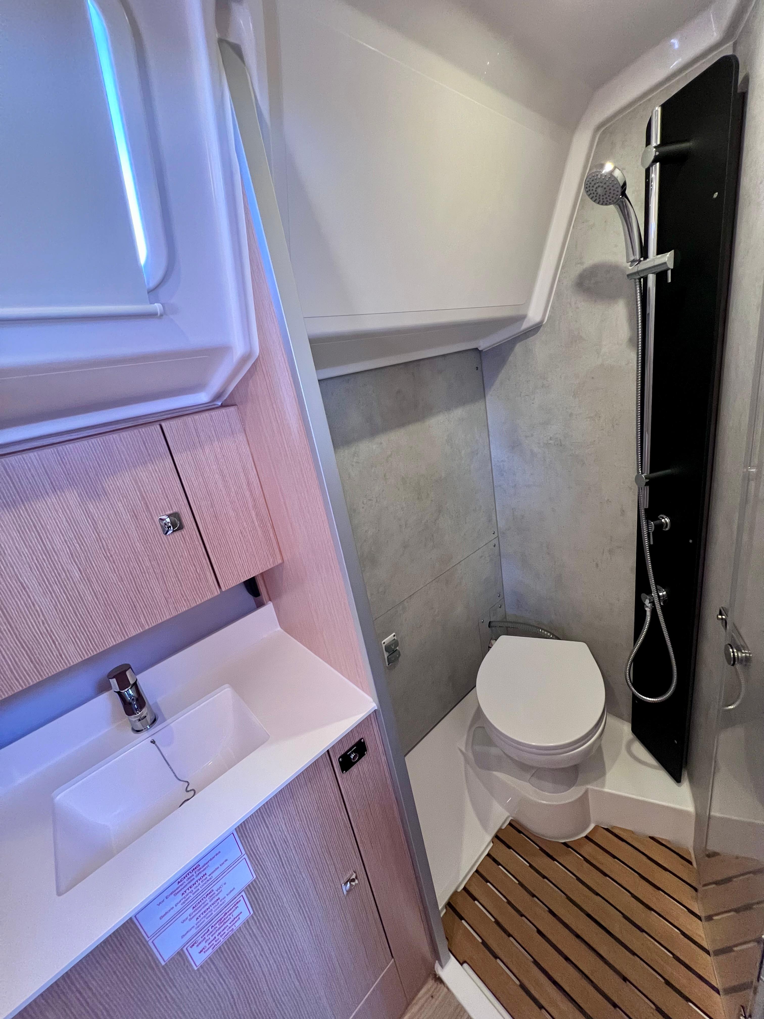 Bavaria C42, picture 9