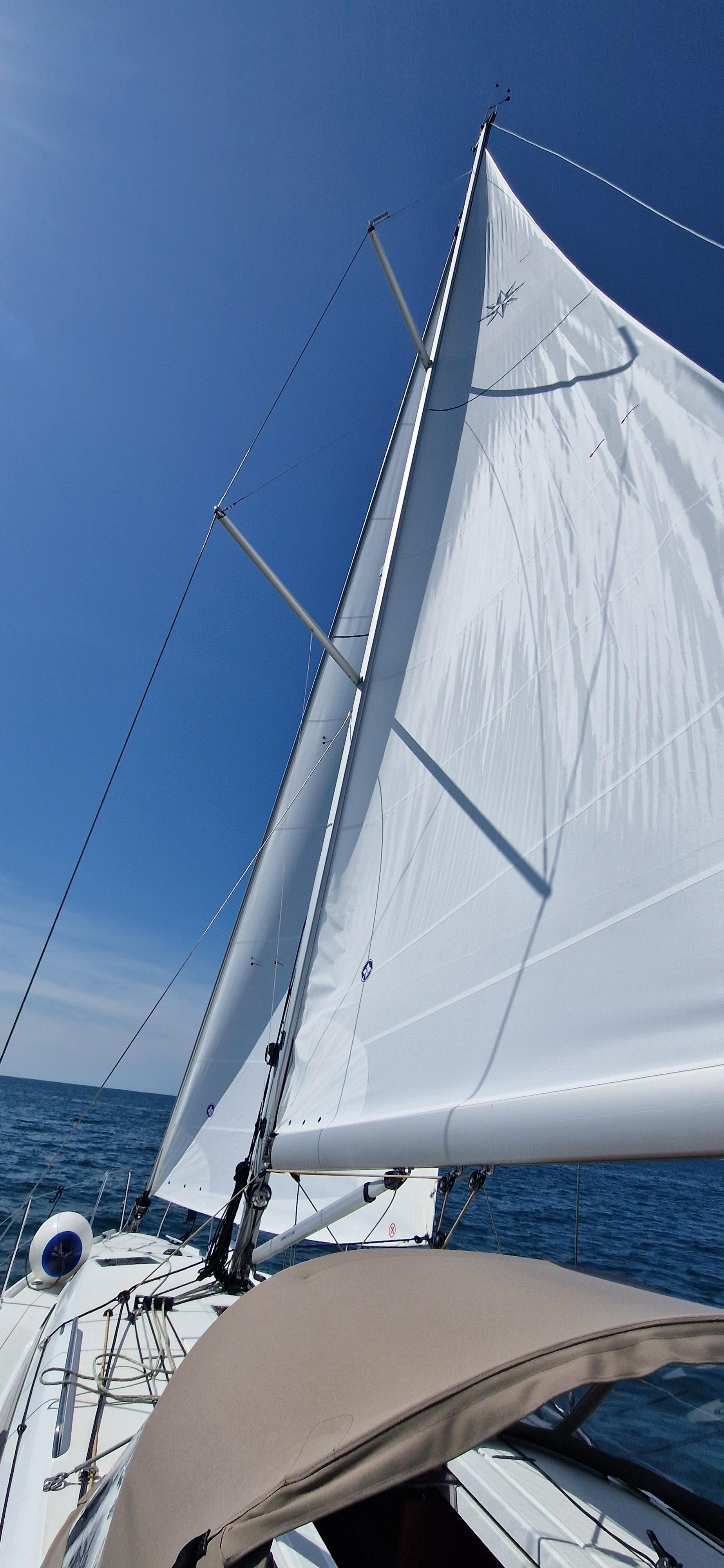 Sun Odyssey 380 - 3 cab., picture 3