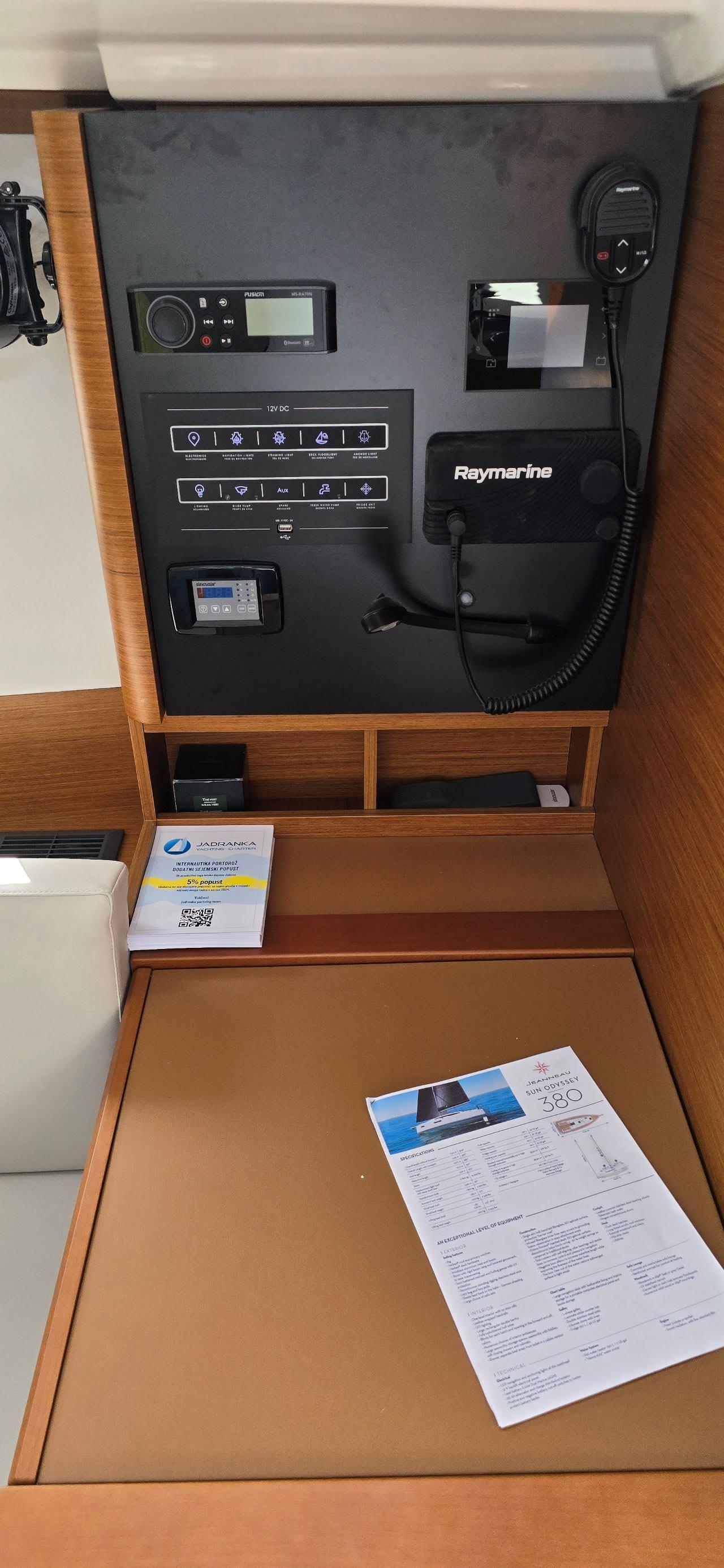 Sun Odyssey 380 - 3 cab., picture 12