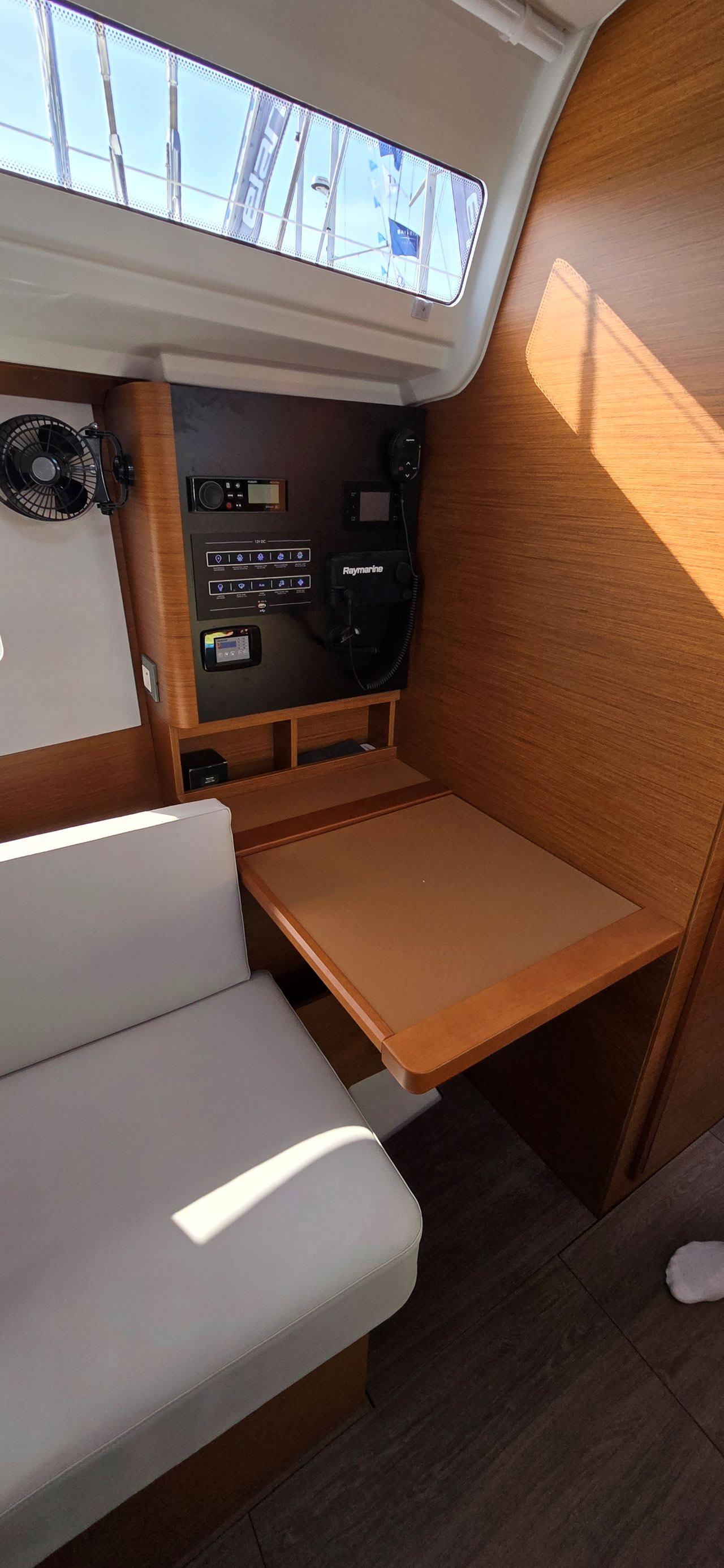 Sun Odyssey 380 - 3 cab., picture 11