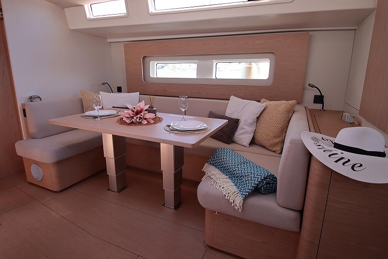 Oceanis Yacht 54, picture 3