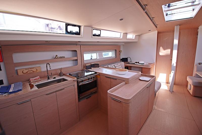 Oceanis Yacht 54, picture 6