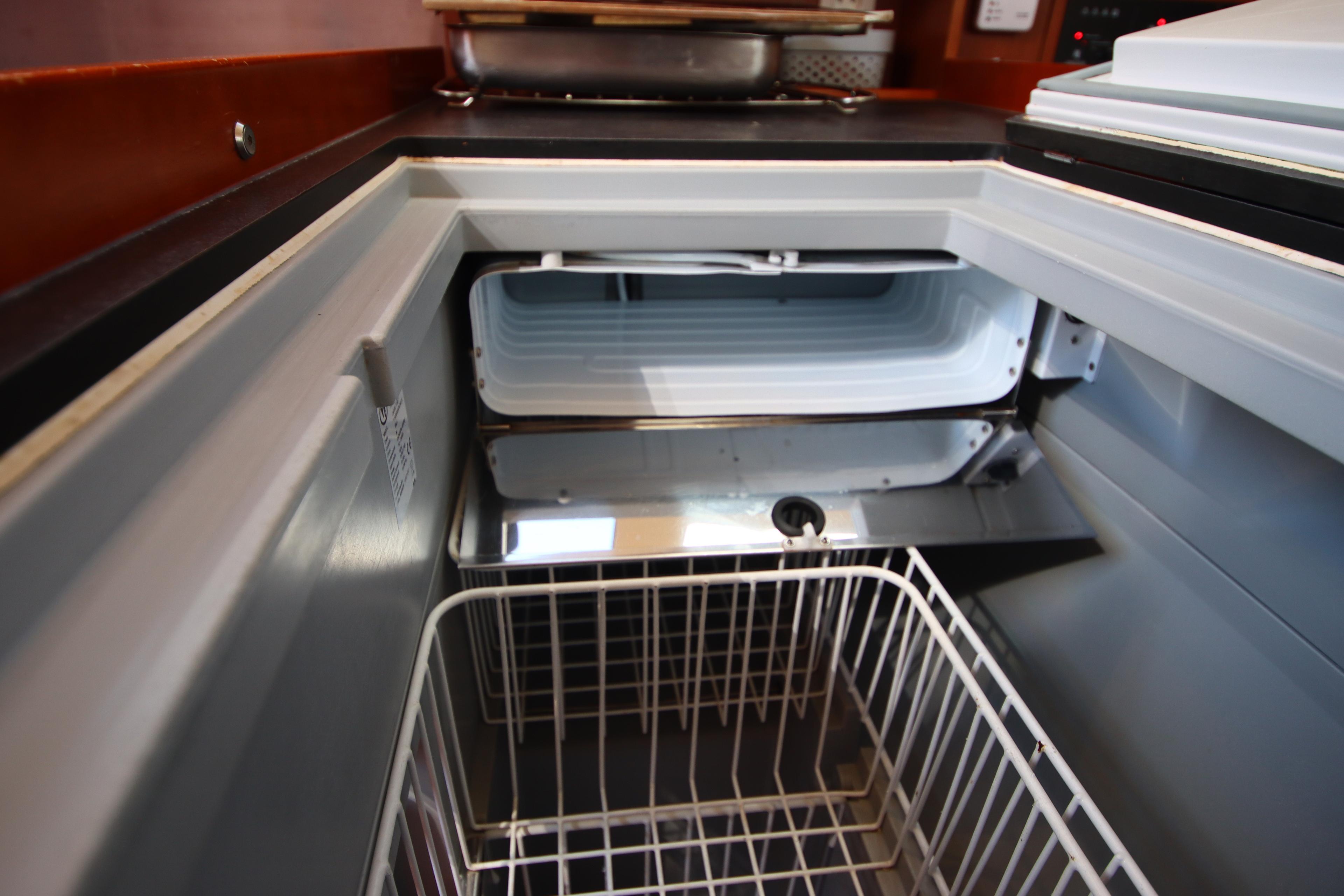 Oceanis 41.1, picture 4