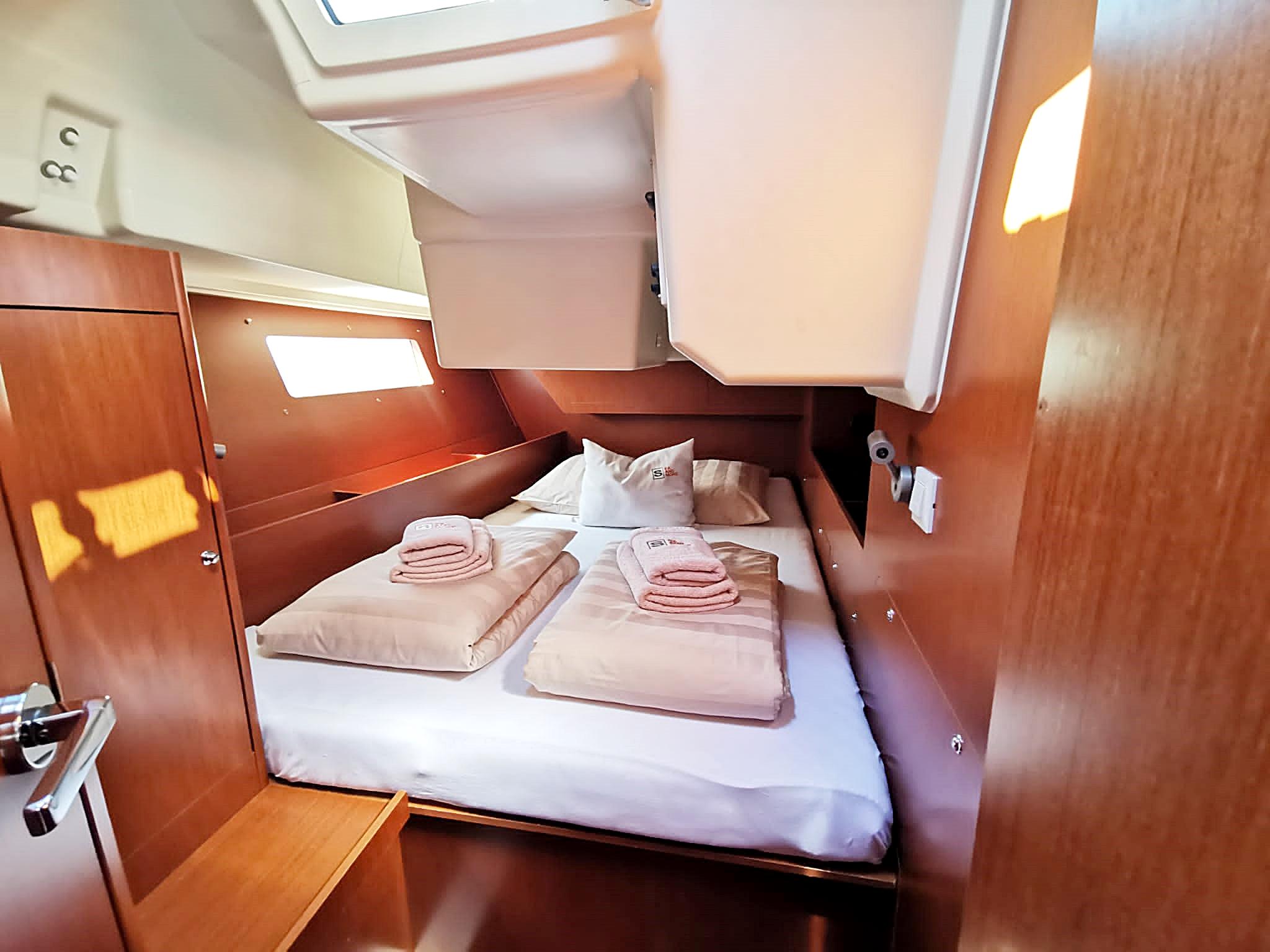 Oceanis 41.1, picture 17