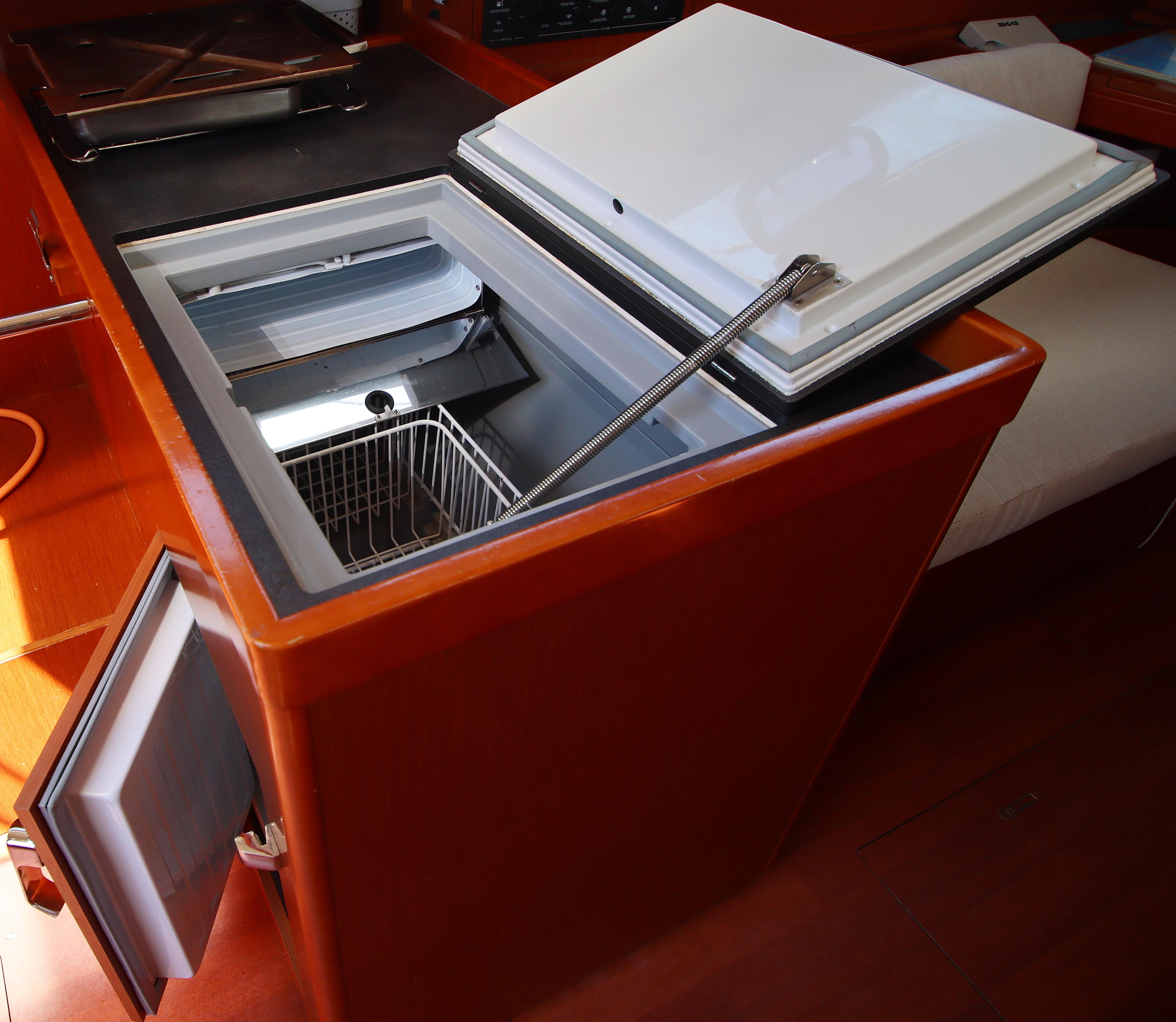 Oceanis 41.1, picture 5