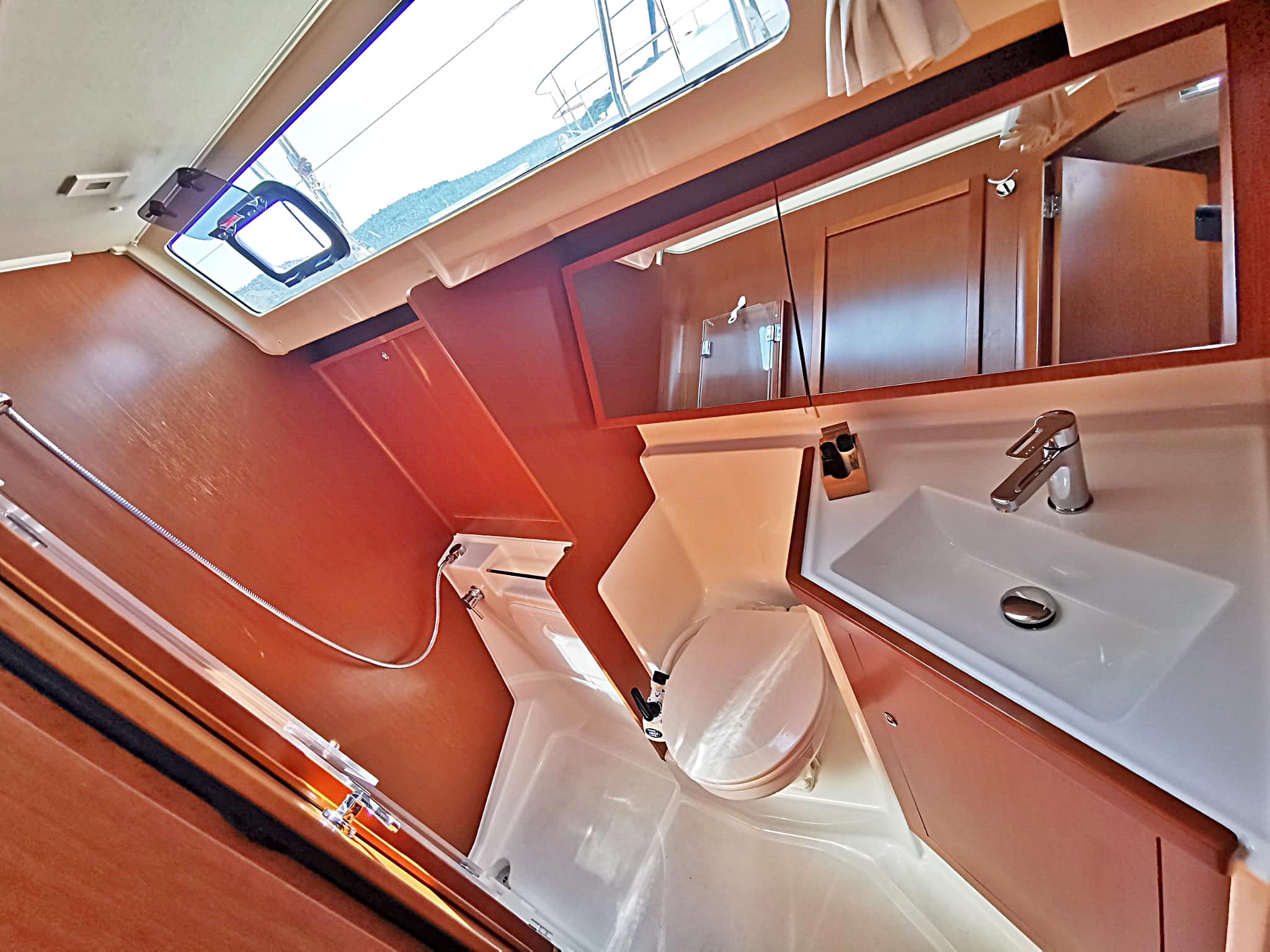 Oceanis 41.1, picture 21