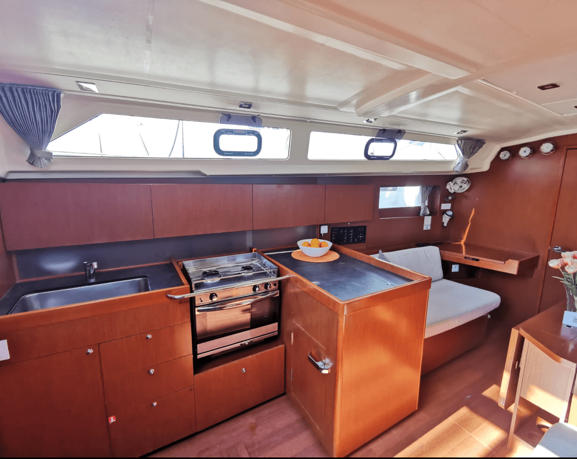 Oceanis 41.1, picture 11