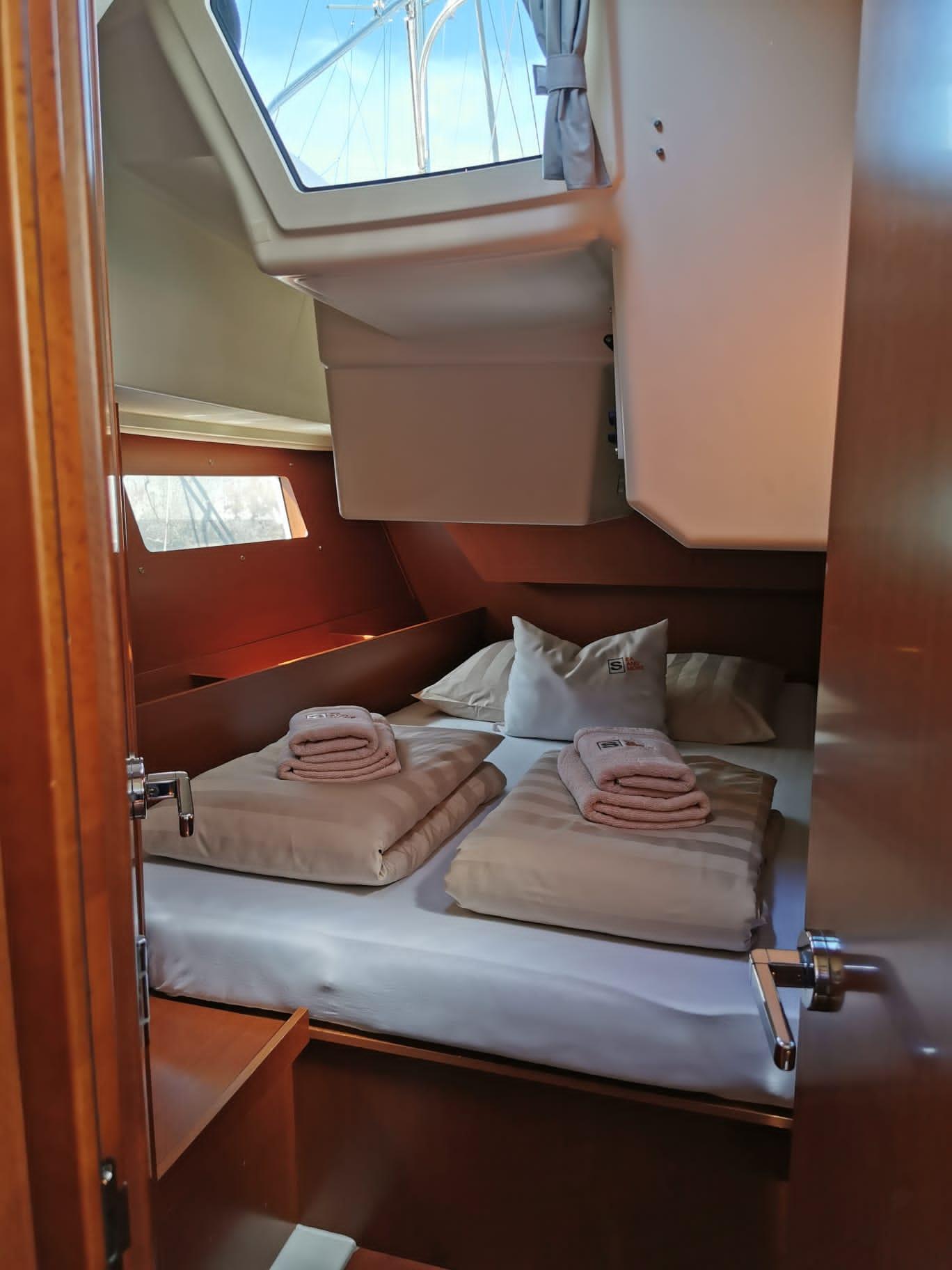 Oceanis 41.1, picture 14