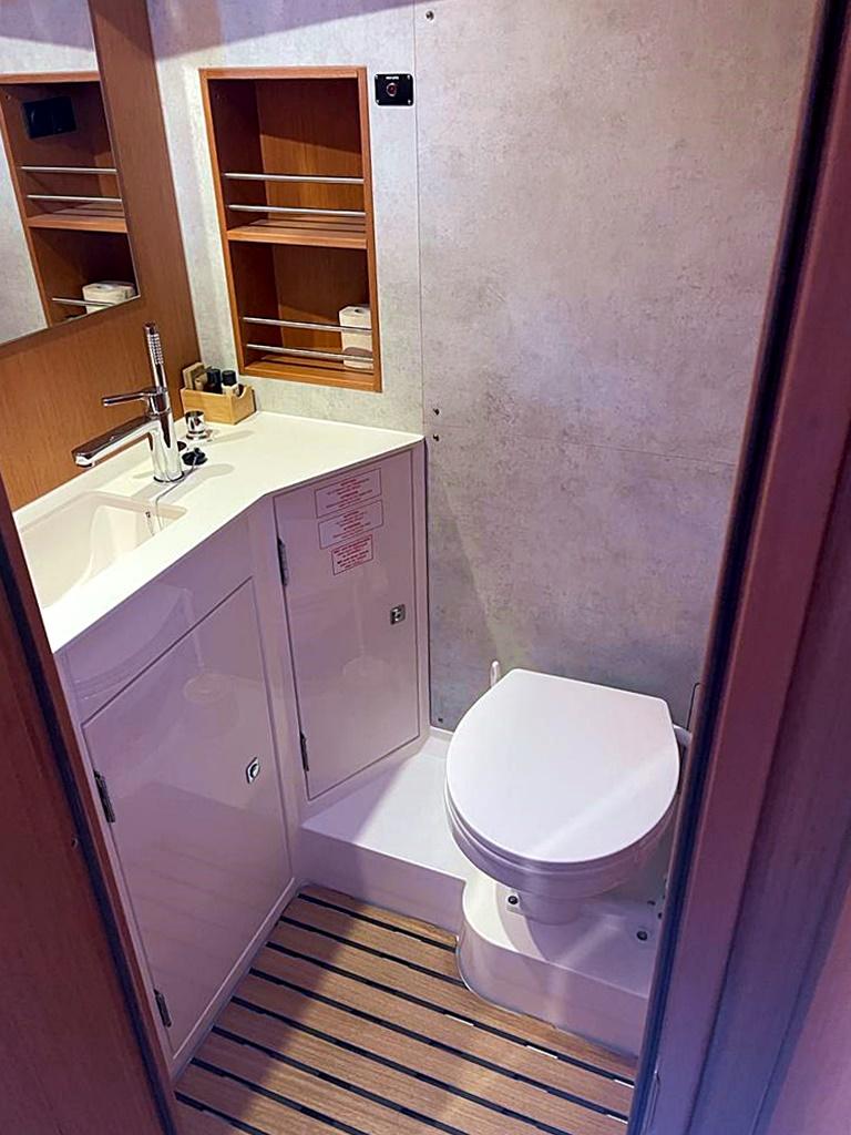 Bavaria C42, picture 21