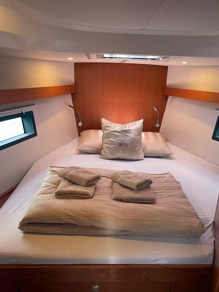 Bavaria C42, picture 15