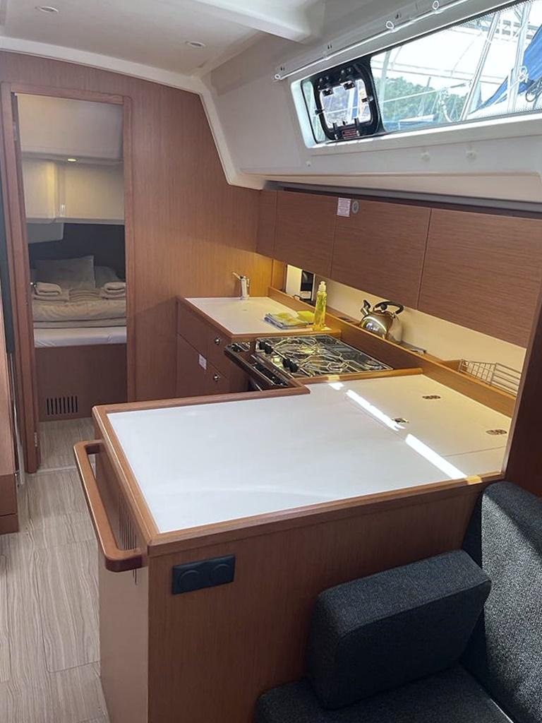 Bavaria C42, picture 9