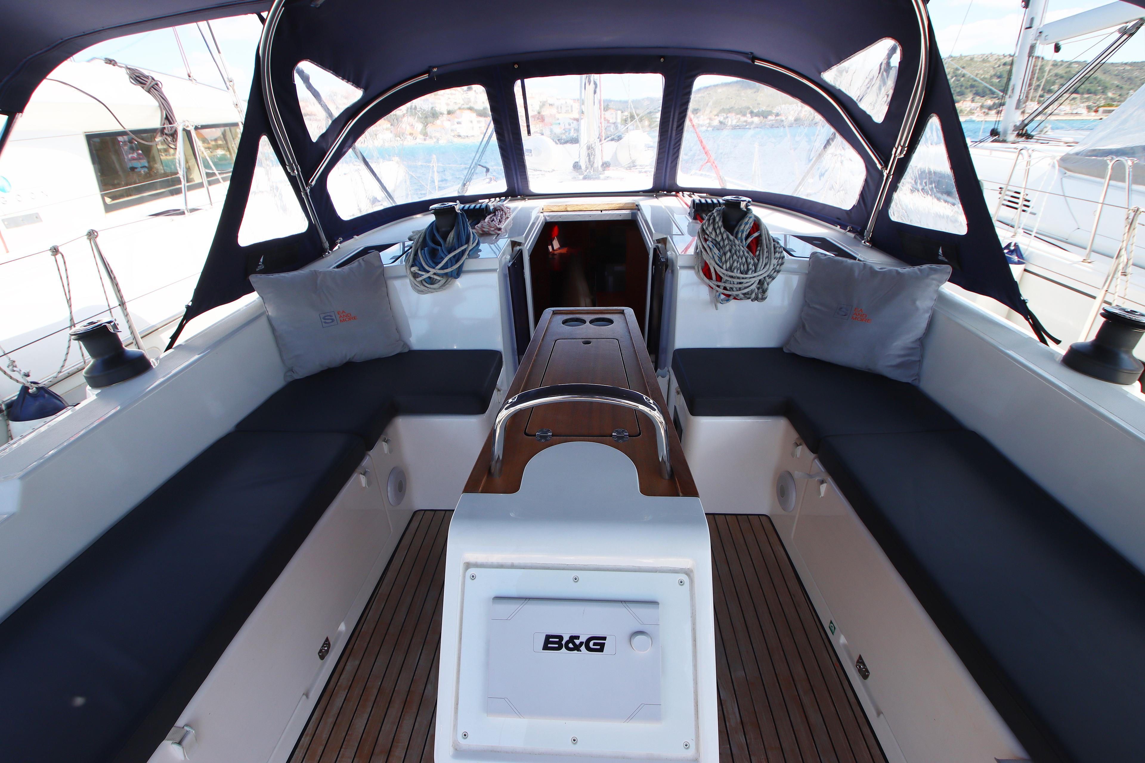 Bavaria C42, picture 11