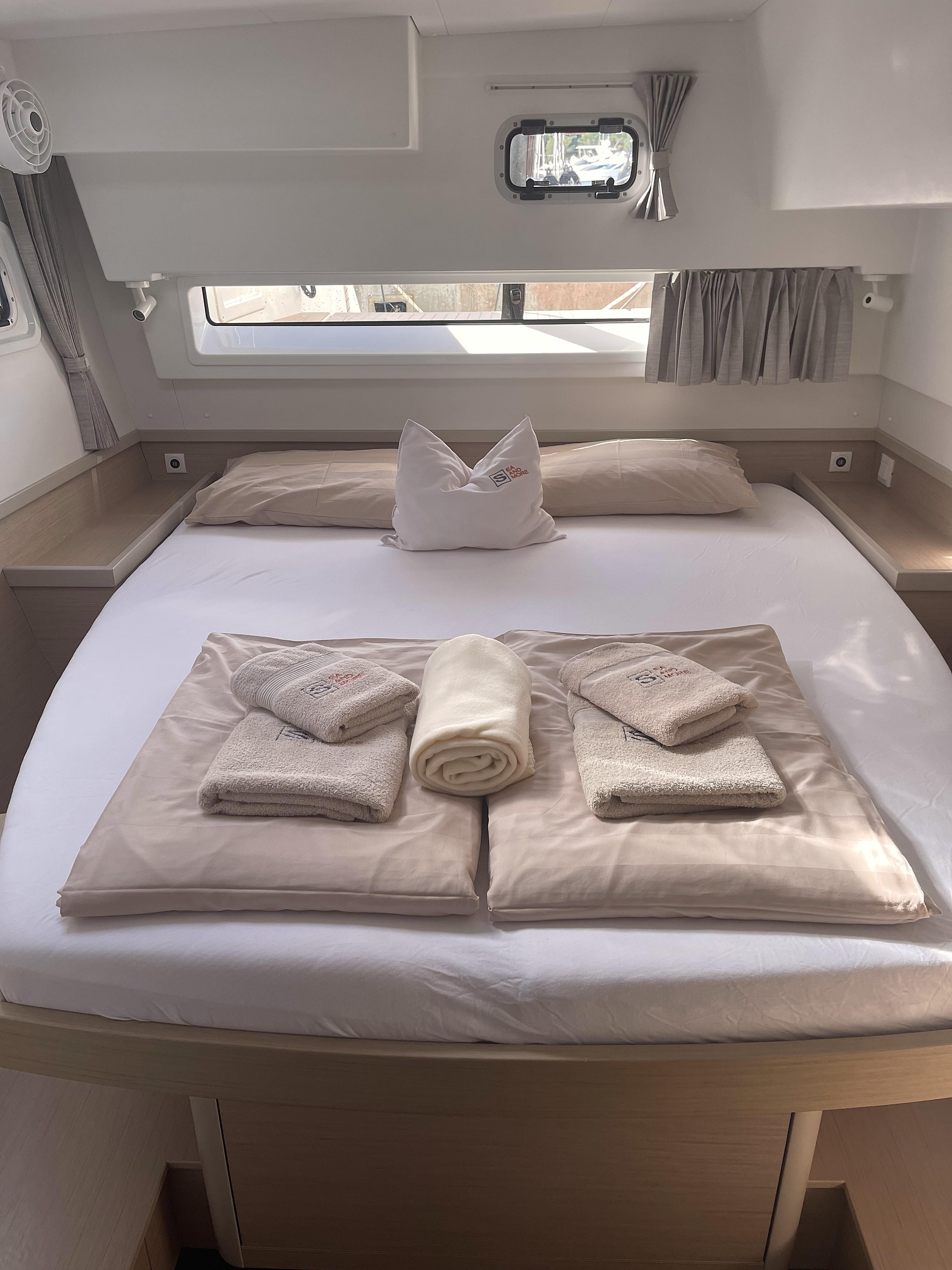 Lagoon 42 - 3 + 1 cab., picture 12