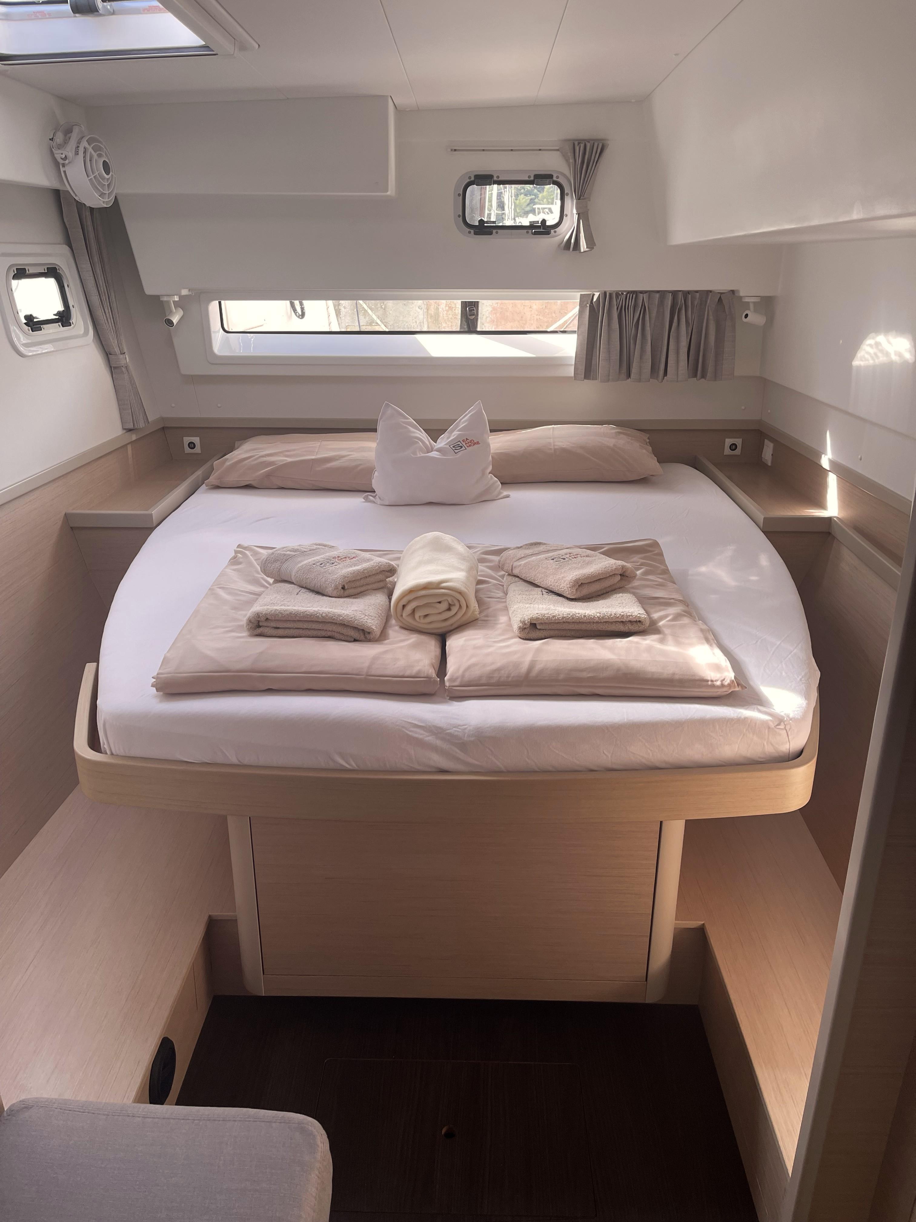 Lagoon 42 - 3 + 1 cab., picture 13