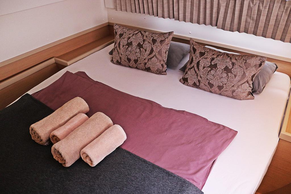 Lagoon 42 - 3 + 1 cab., picture 9