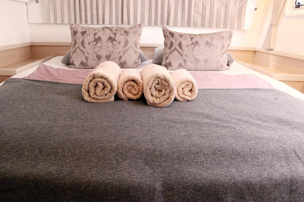 Lagoon 42 - 3 + 1 cab., picture 10