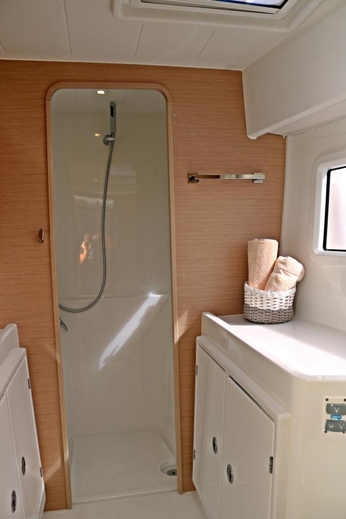 Lagoon 42 - 3 + 1 cab., picture 4