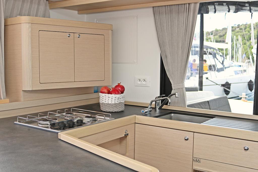 Lagoon 42 - 3 + 1 cab., picture 24