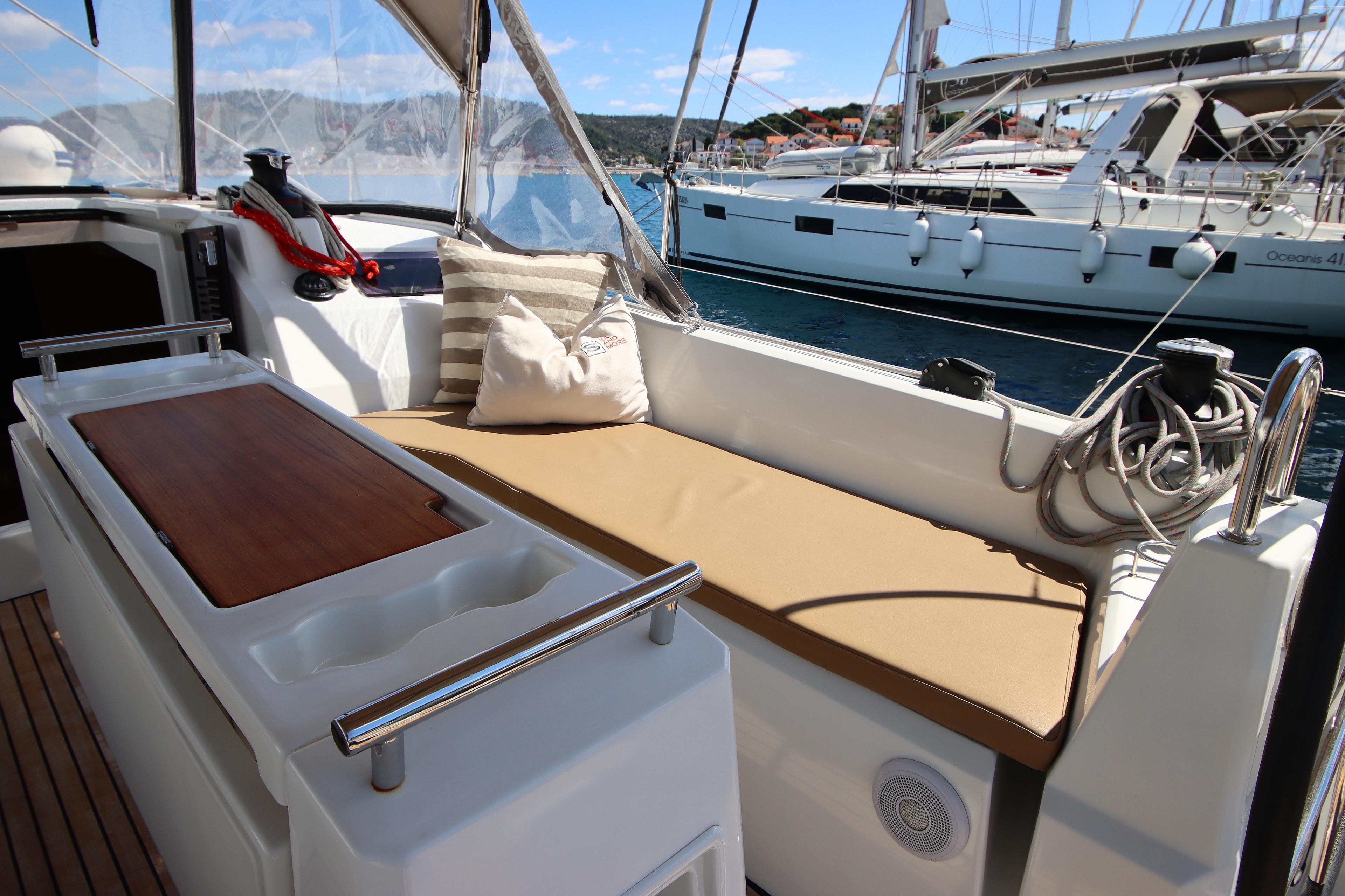 Oceanis 34.1, picture 13