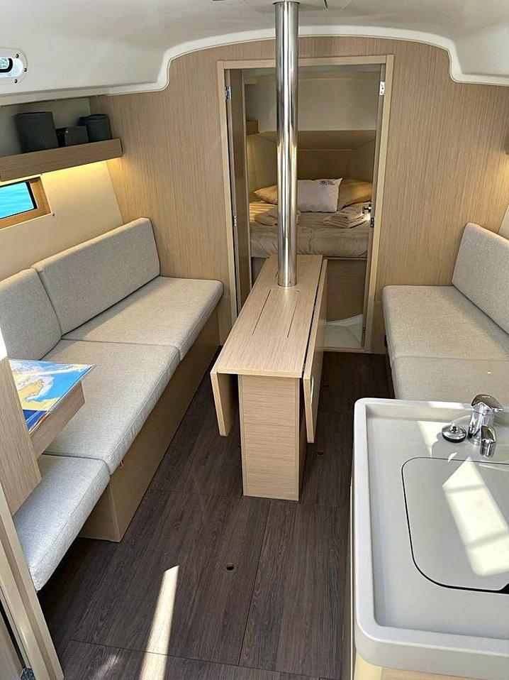 Oceanis 34.1, picture 19