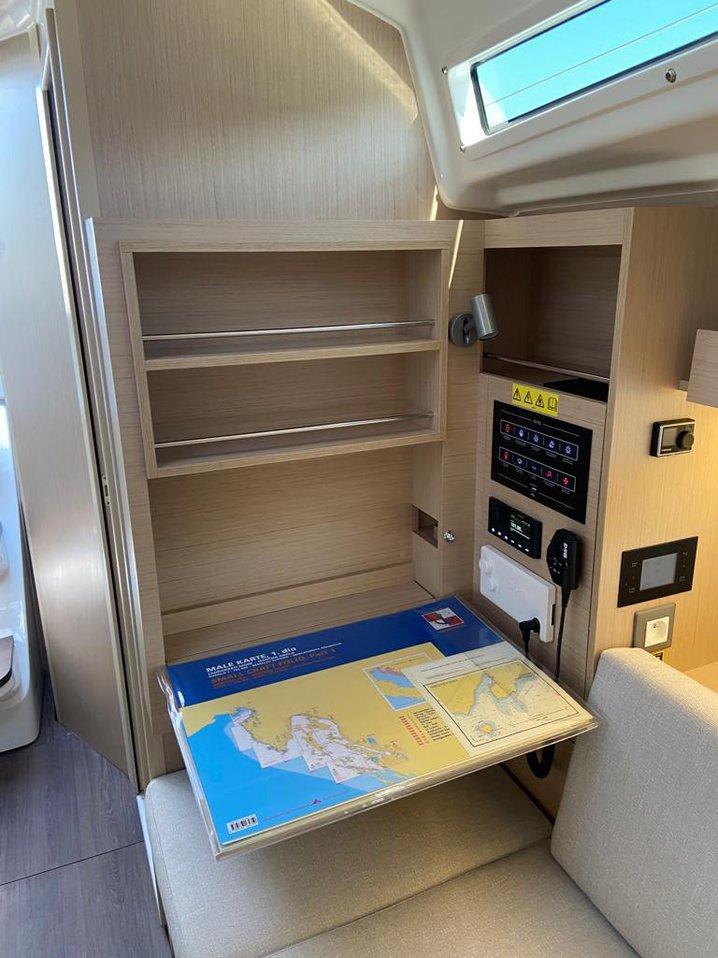 Oceanis 34.1, picture 16