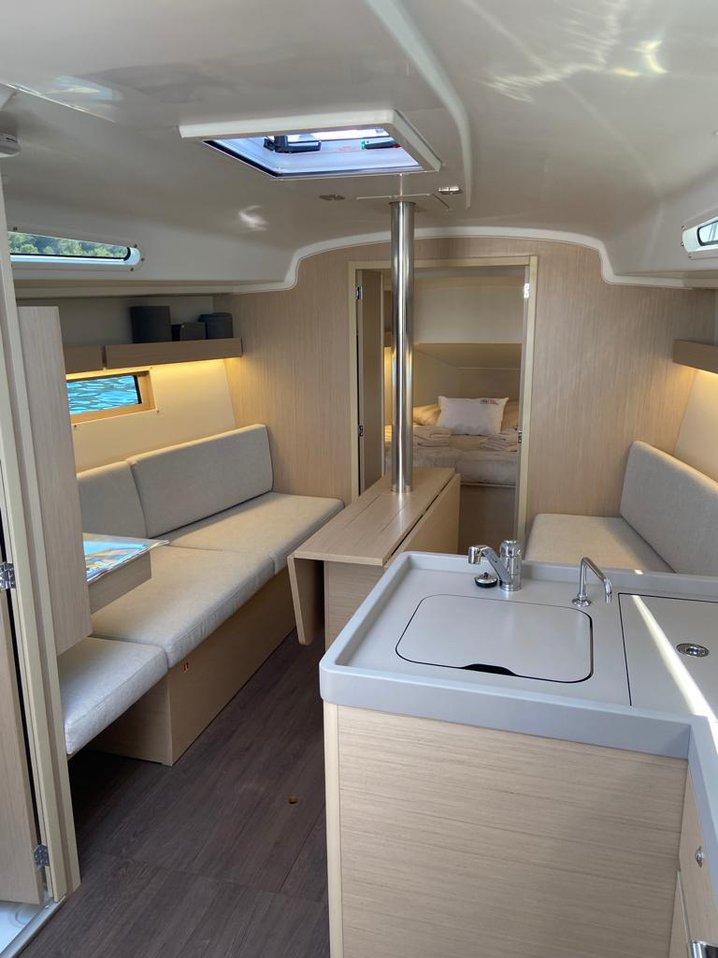 Oceanis 34.1, picture 14