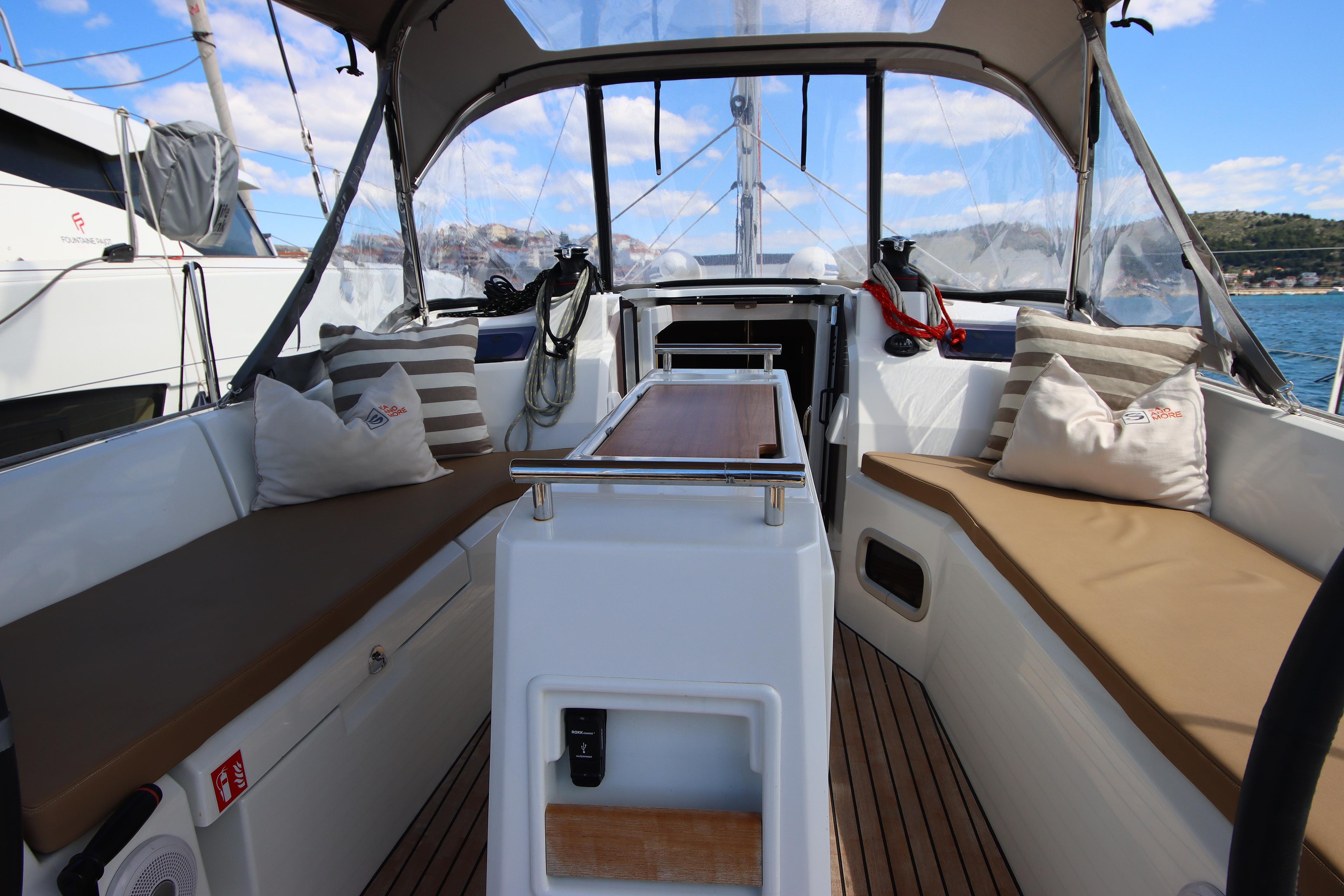 Oceanis 34.1, picture 12