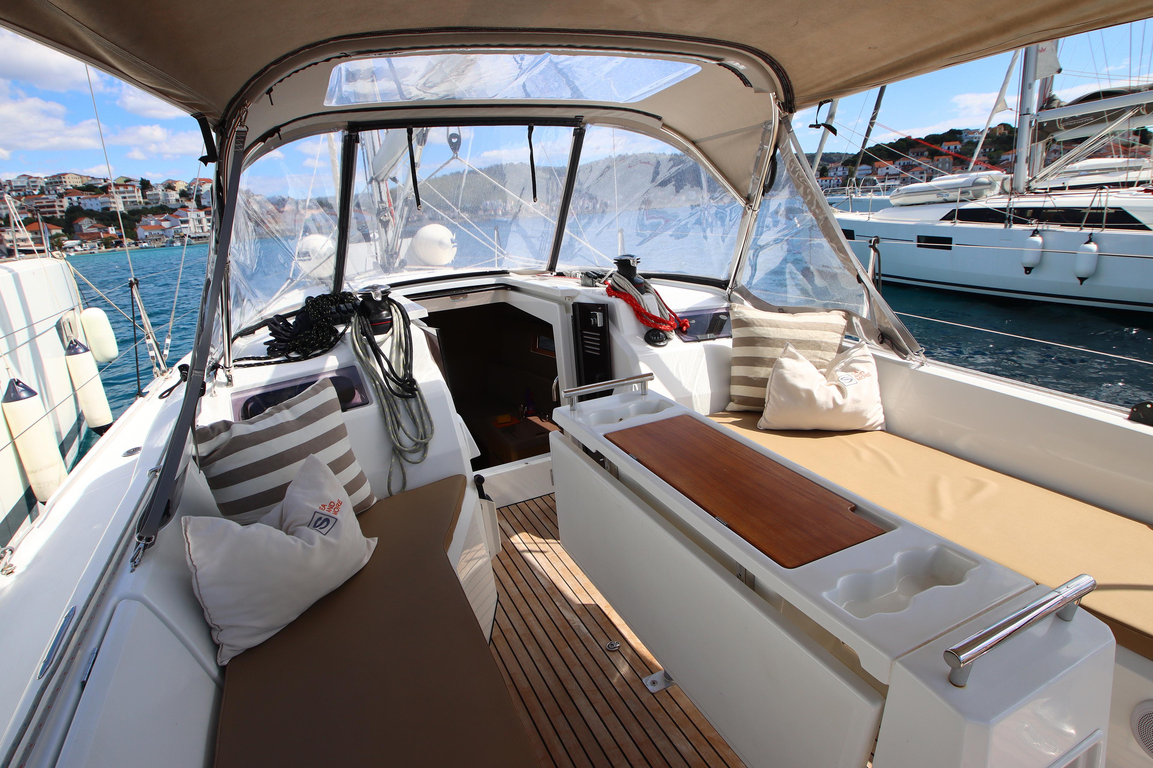 Oceanis 34.1, picture 11