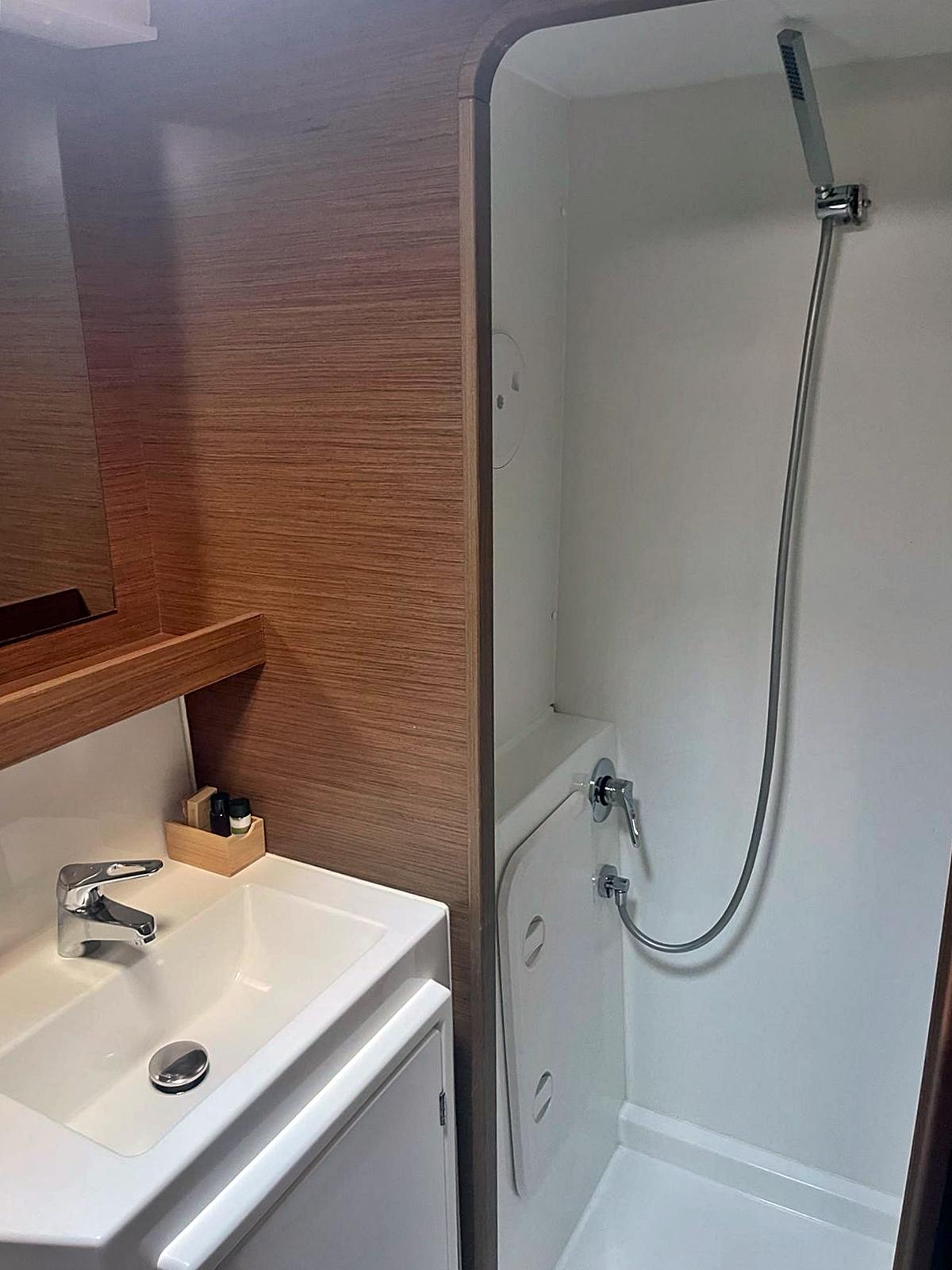 Lagoon 42 - 4 + 2 cab., picture 4