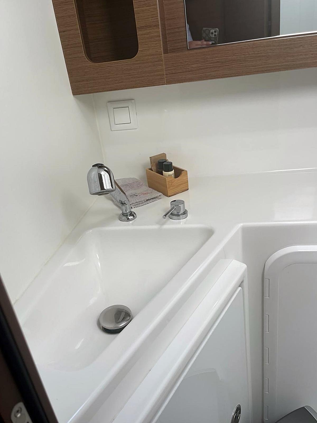 Lagoon 42 - 4 + 2 cab., picture 10