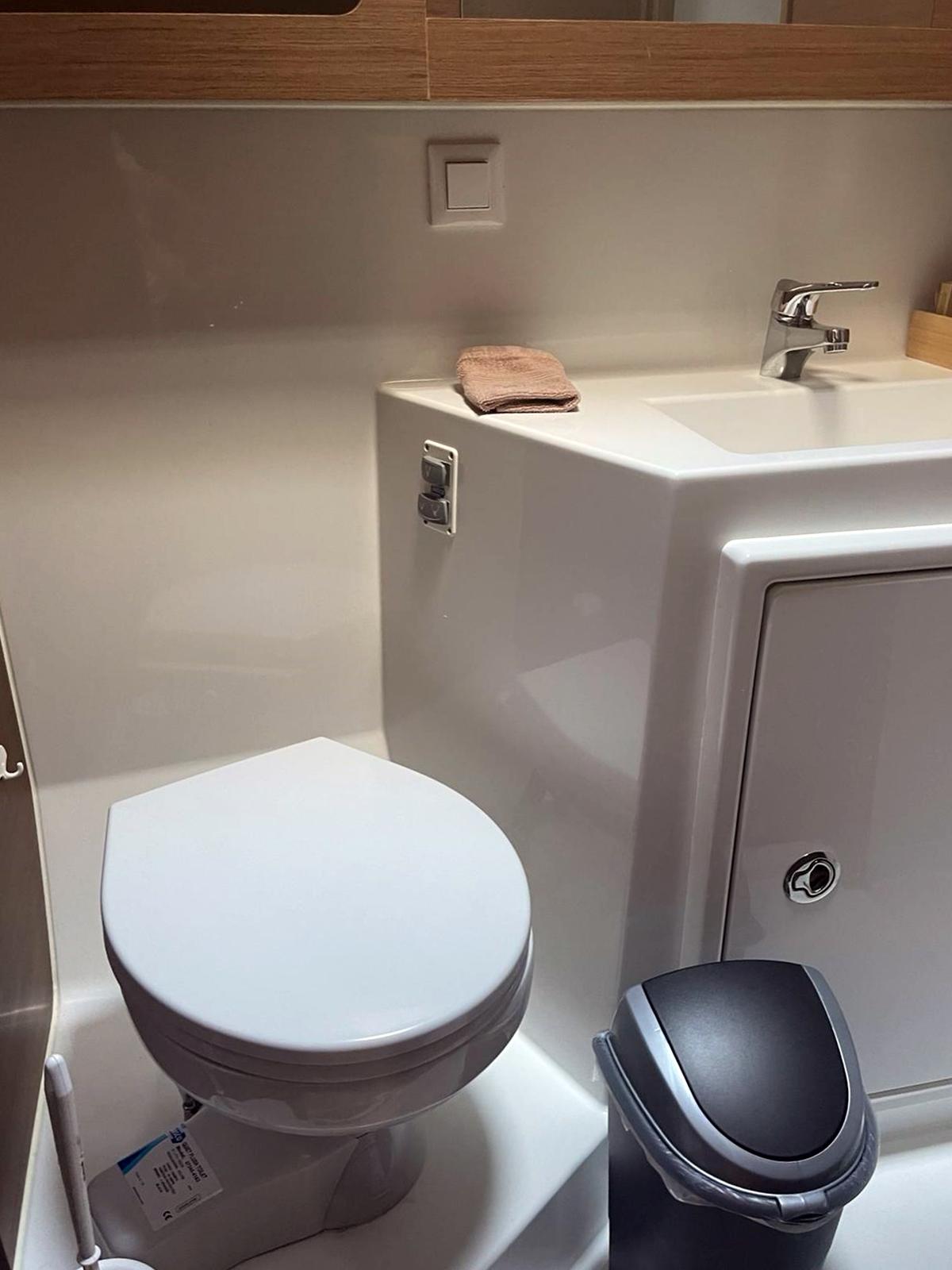 Lagoon 42 - 4 + 2 cab., picture 3