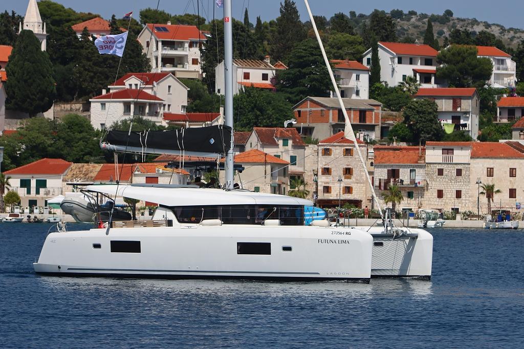 Lagoon 42 - 4 + 2 cab., picture 1